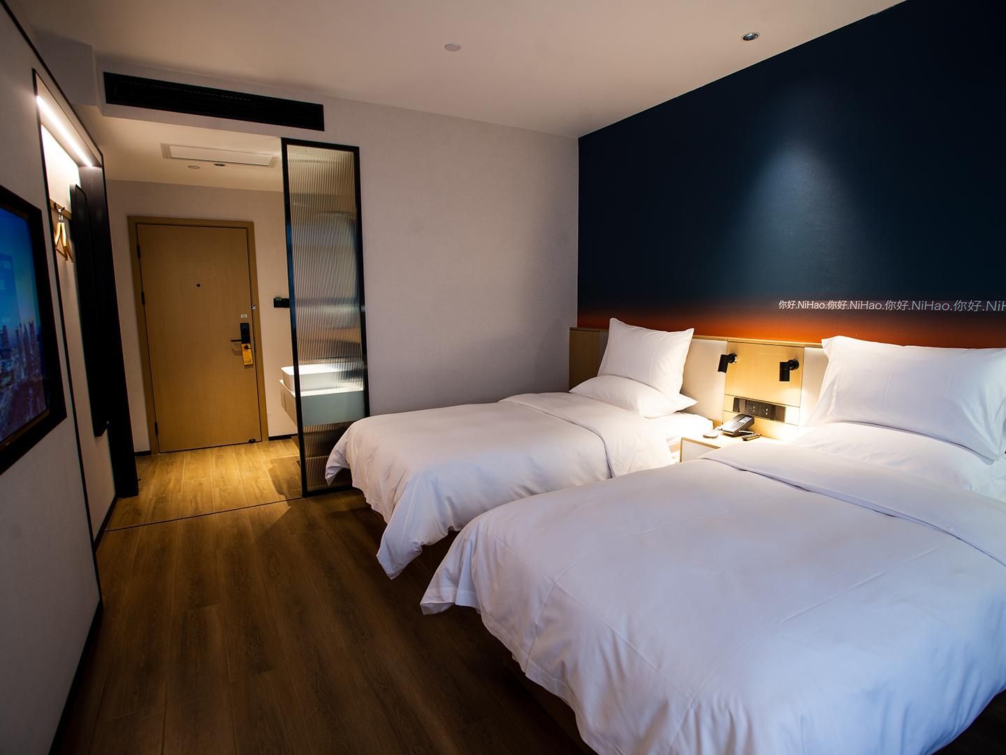 Huazhu - Superior Twin