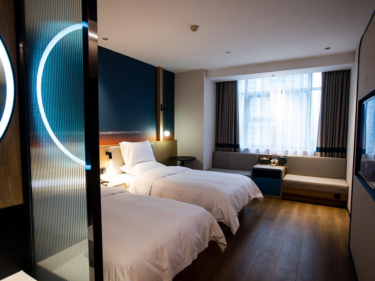 Huazhu - Superior Twin