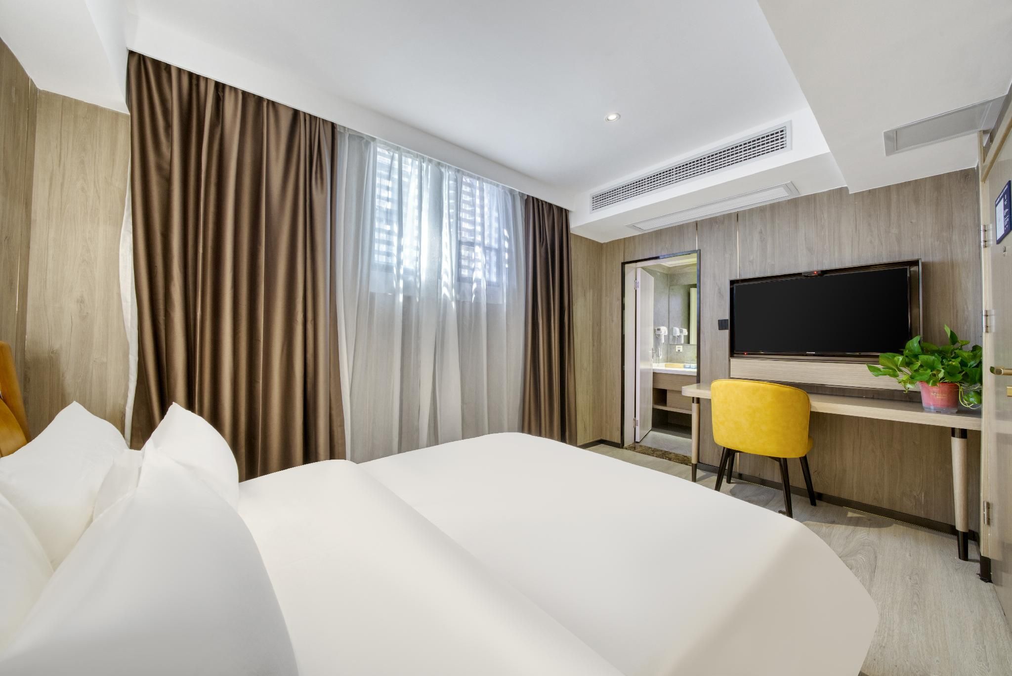 Huazhu - Room With Bed