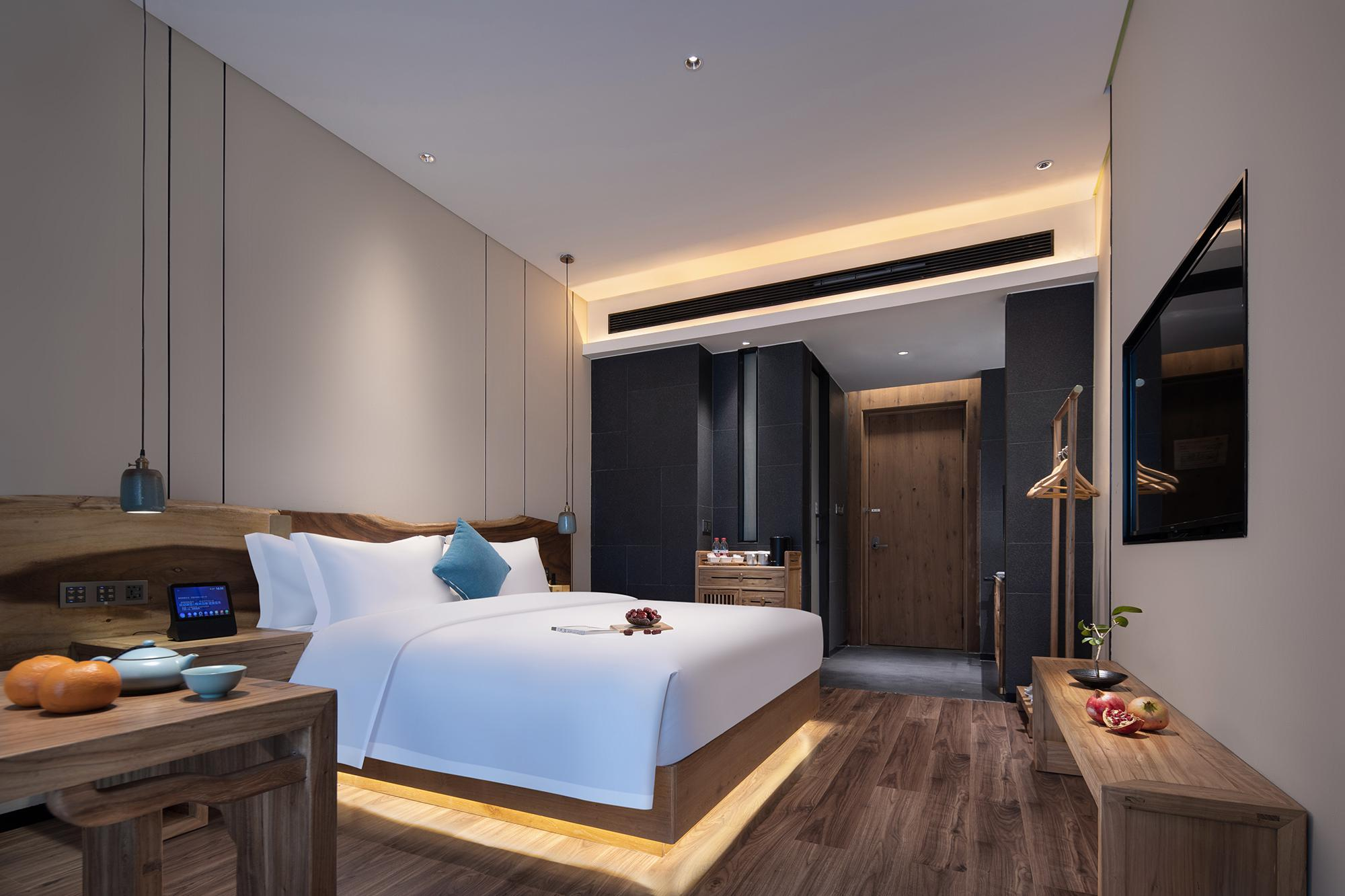 Queen Room with View