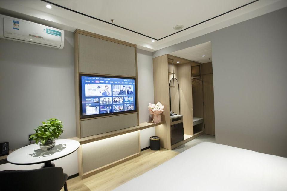 Hotel Queen Room