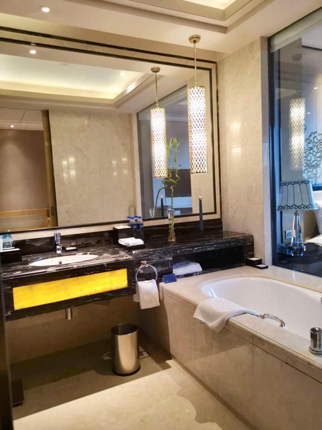 Wanda Realm Chifeng Executive Deluxe King 3