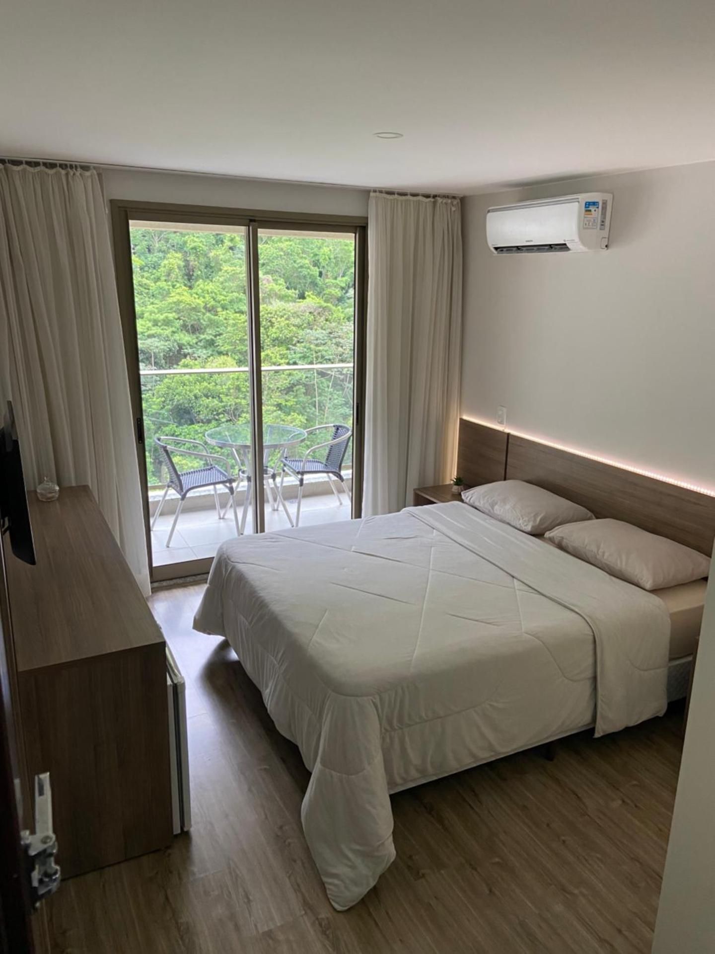 Deluxe Queen Suite