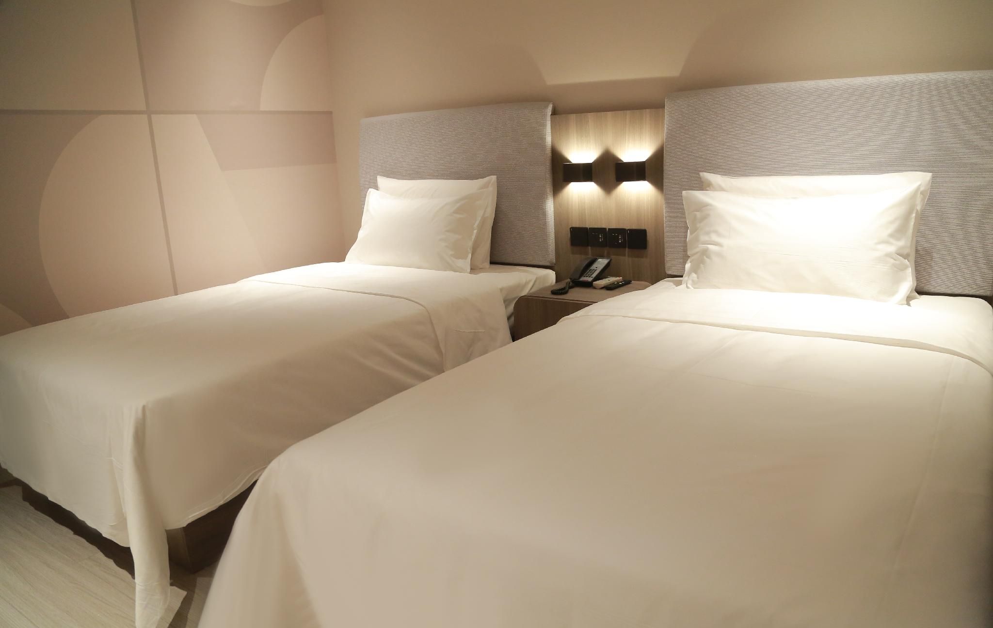 Hanting Hotel Chifeng Hexigten Banner Jingperng Huazhu - Twin Room