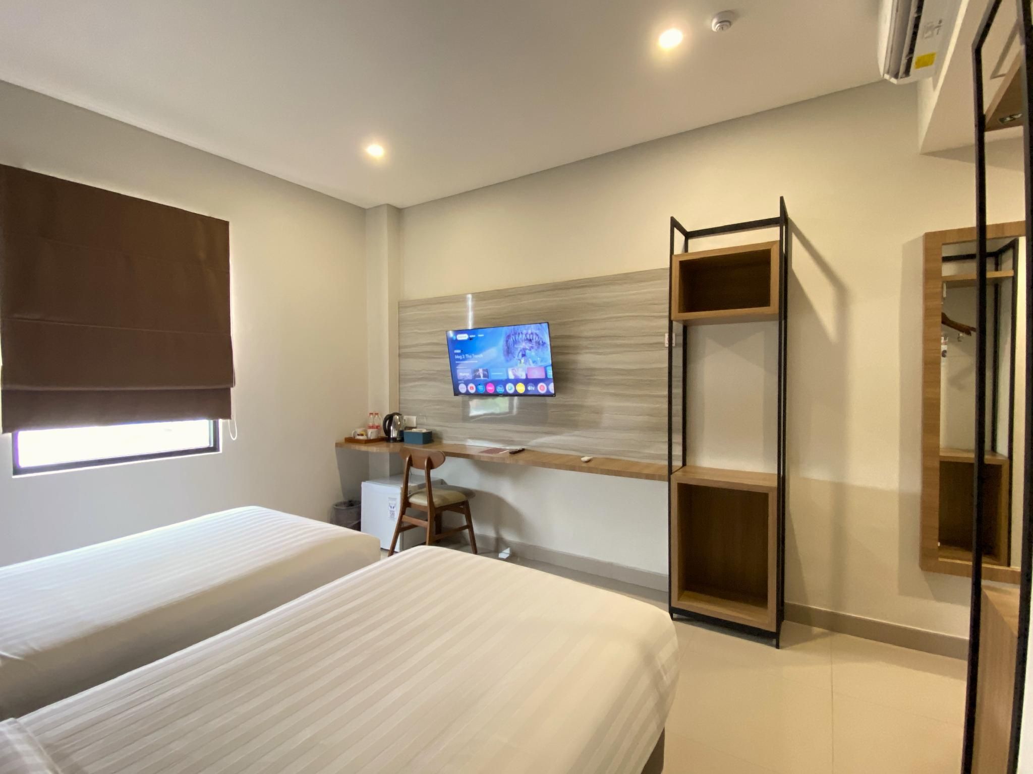 Front One Hotel Gombong Grand Deluxe Twin 2