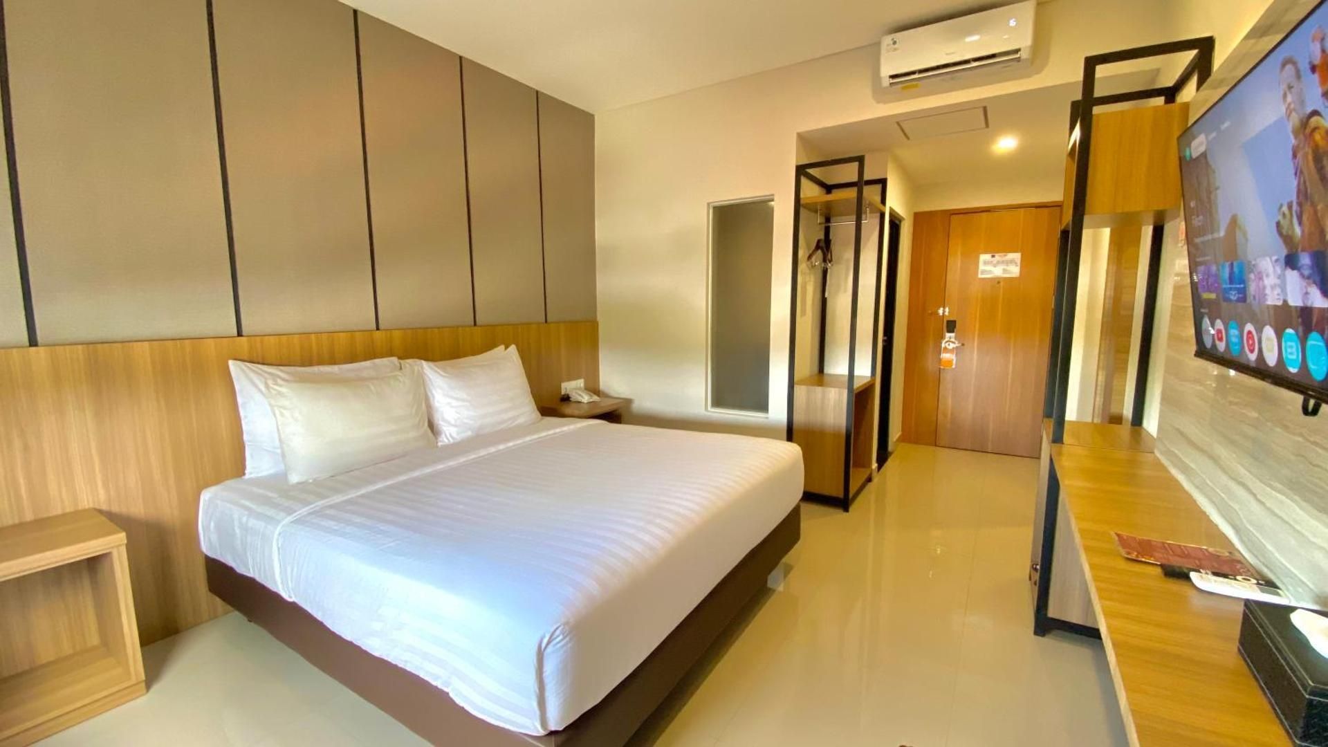 Front One Hotel Gombong Deluxe Double 2