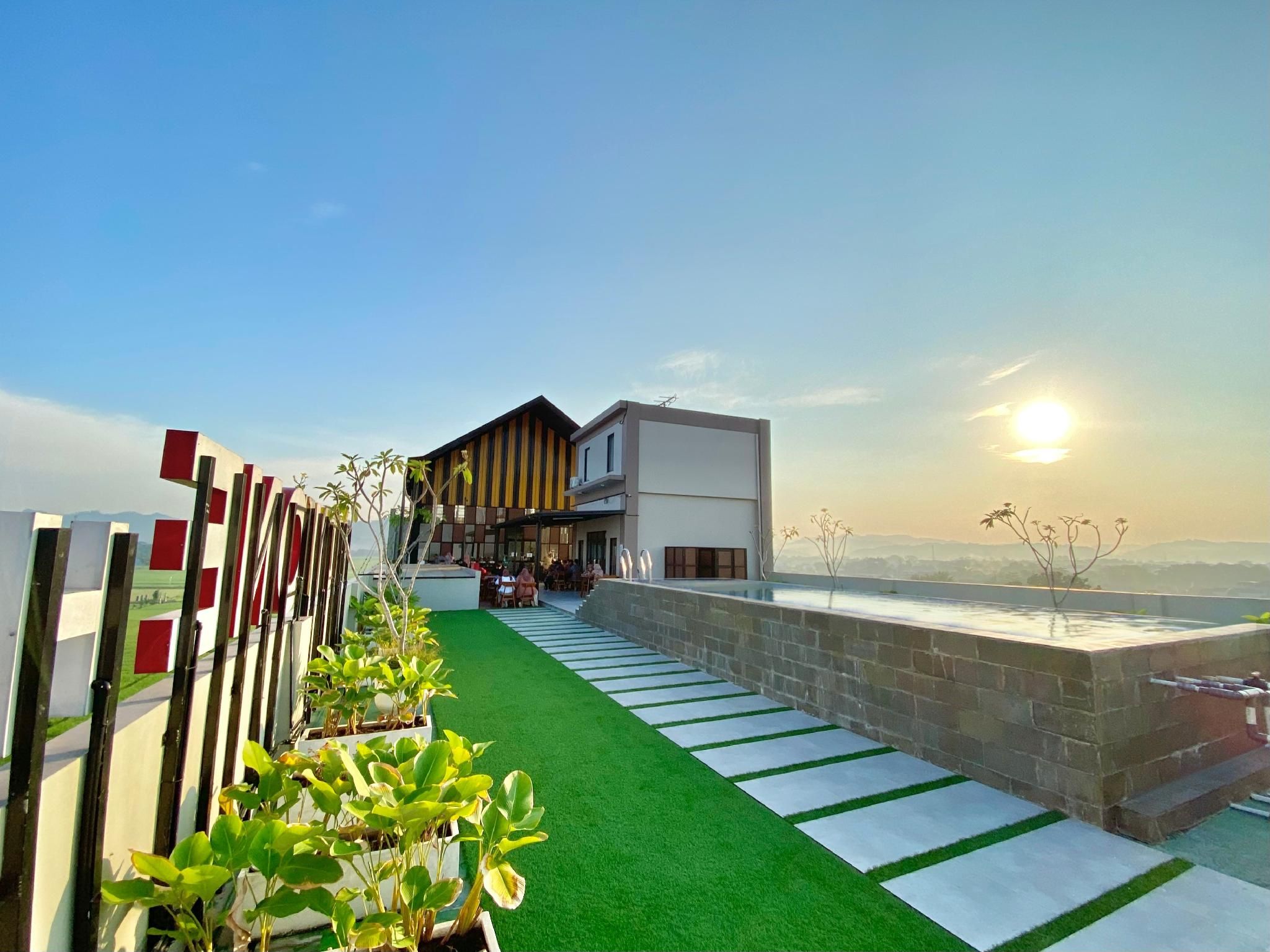 Front One Hotel Gombong