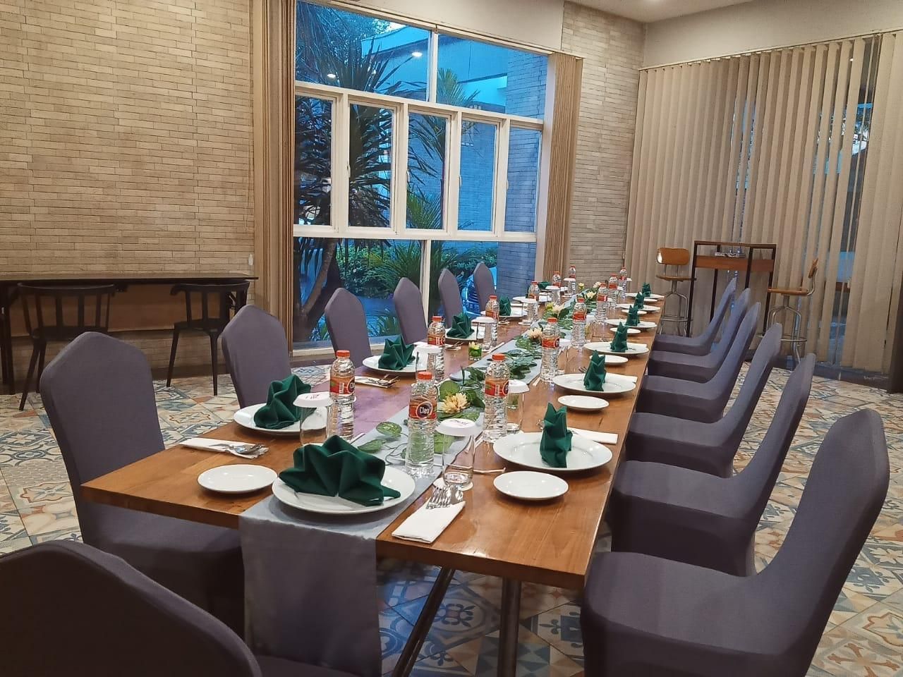 restaurant (private room)