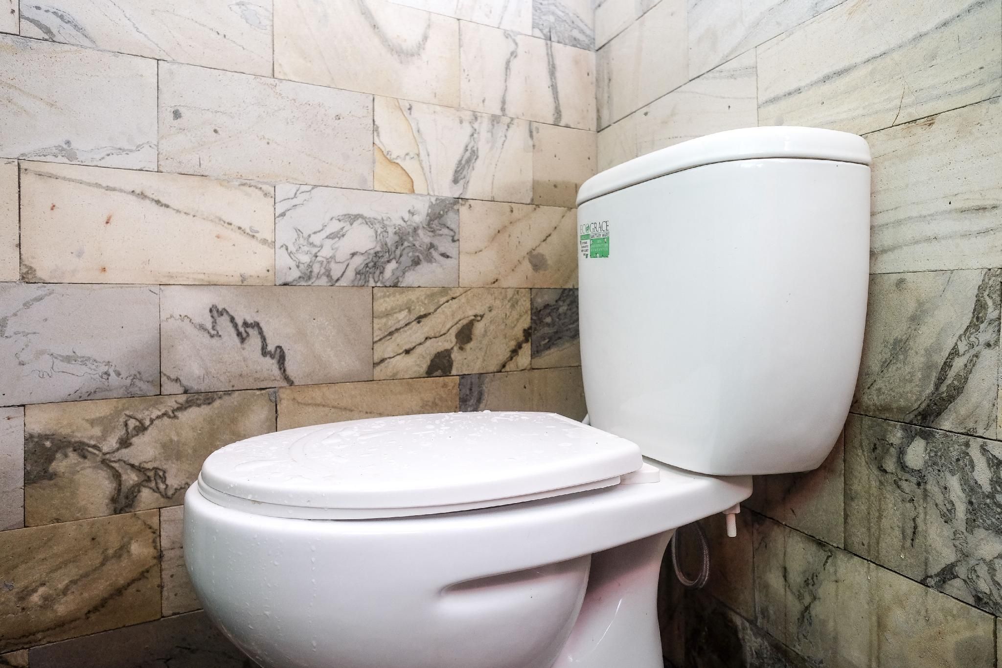 Urbanview Villa Kolopaking Kebumen by RedDoorz Promotion Room 2