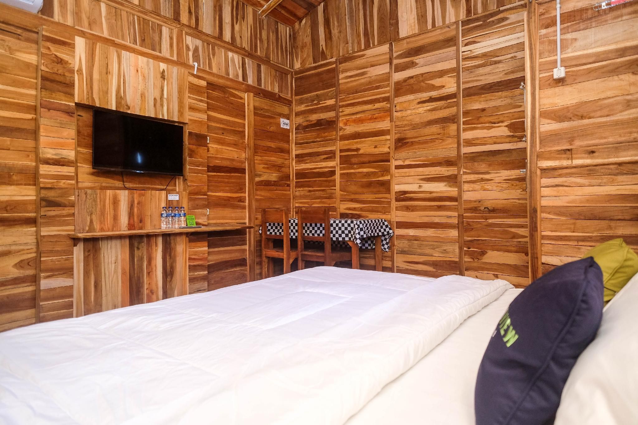 Urbanview Villa Kolopaking Kebumen by RedDoorz Promotion Room 3