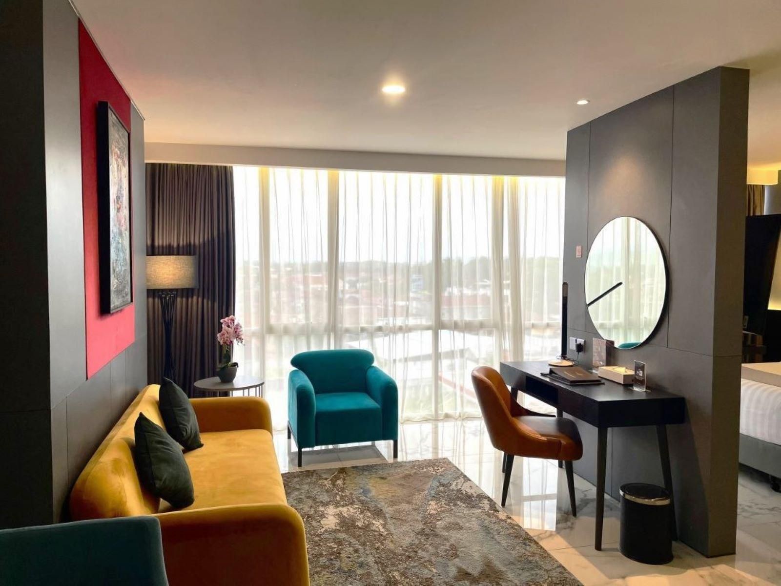 Trio Azana Style Kebumen Suite - King Bed 3