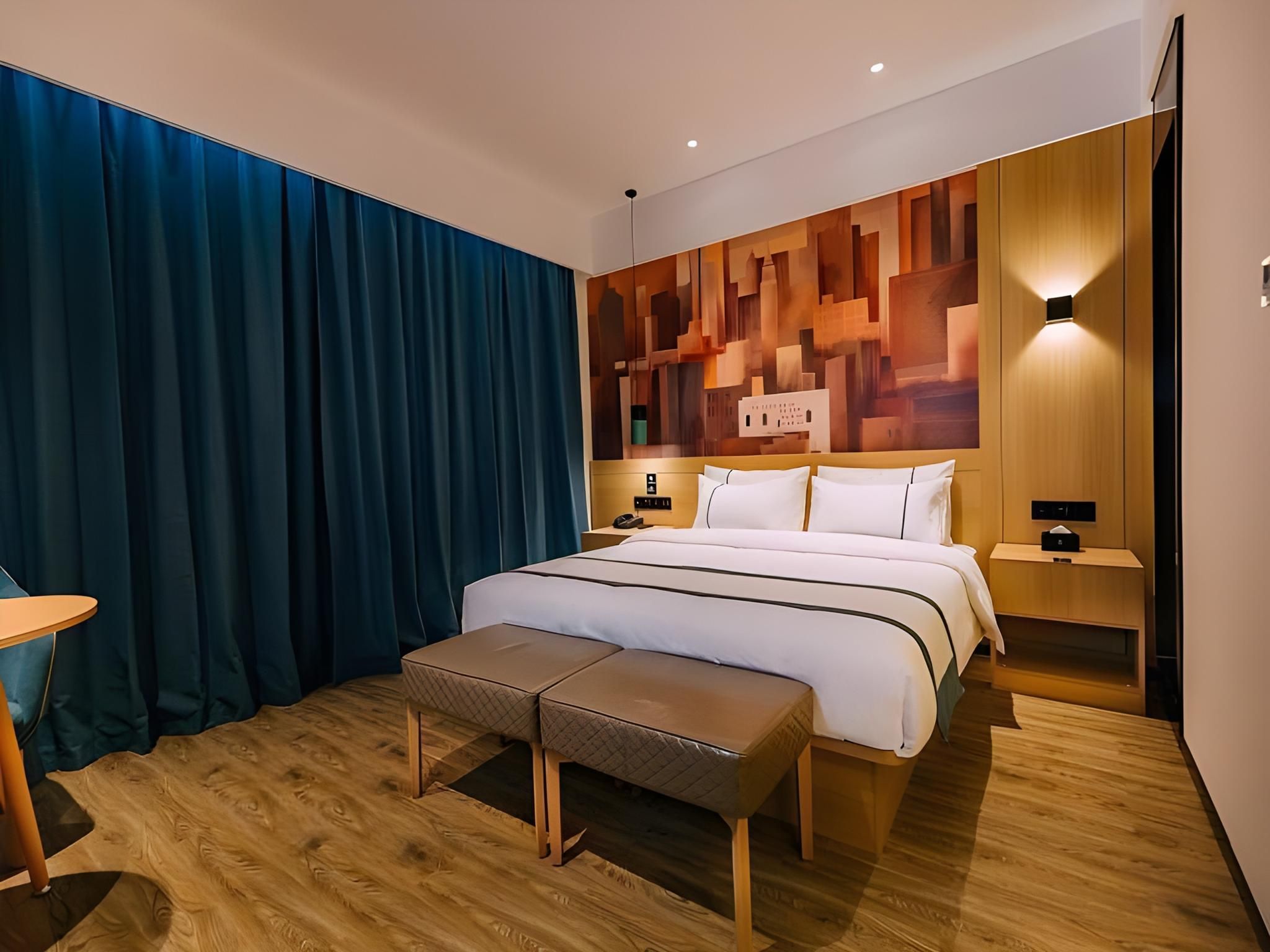 Business Queen Room