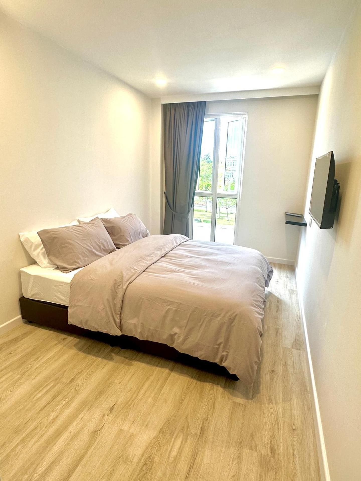 Standard Queen Room