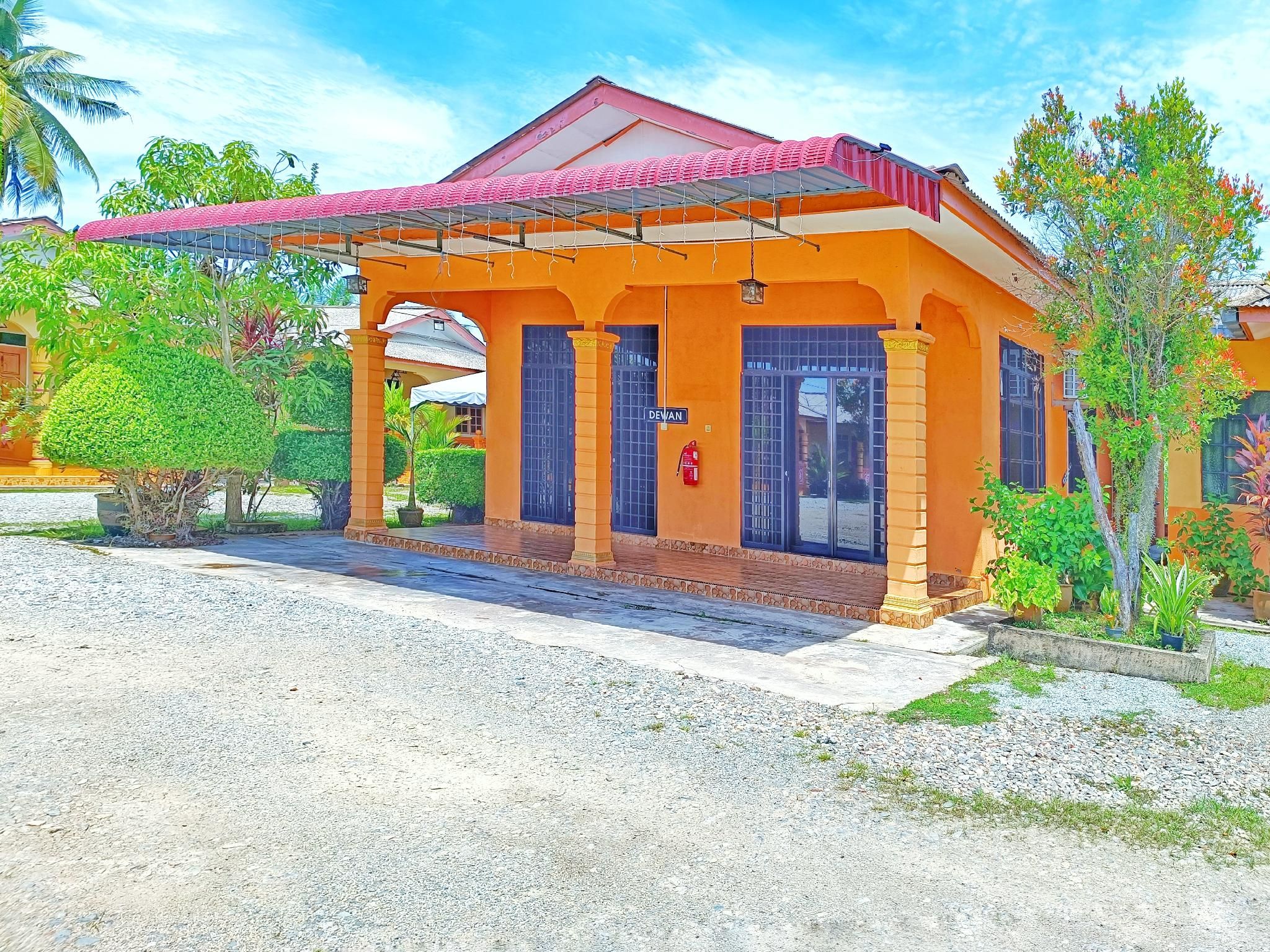 Chalet Yunie Marang by RVH