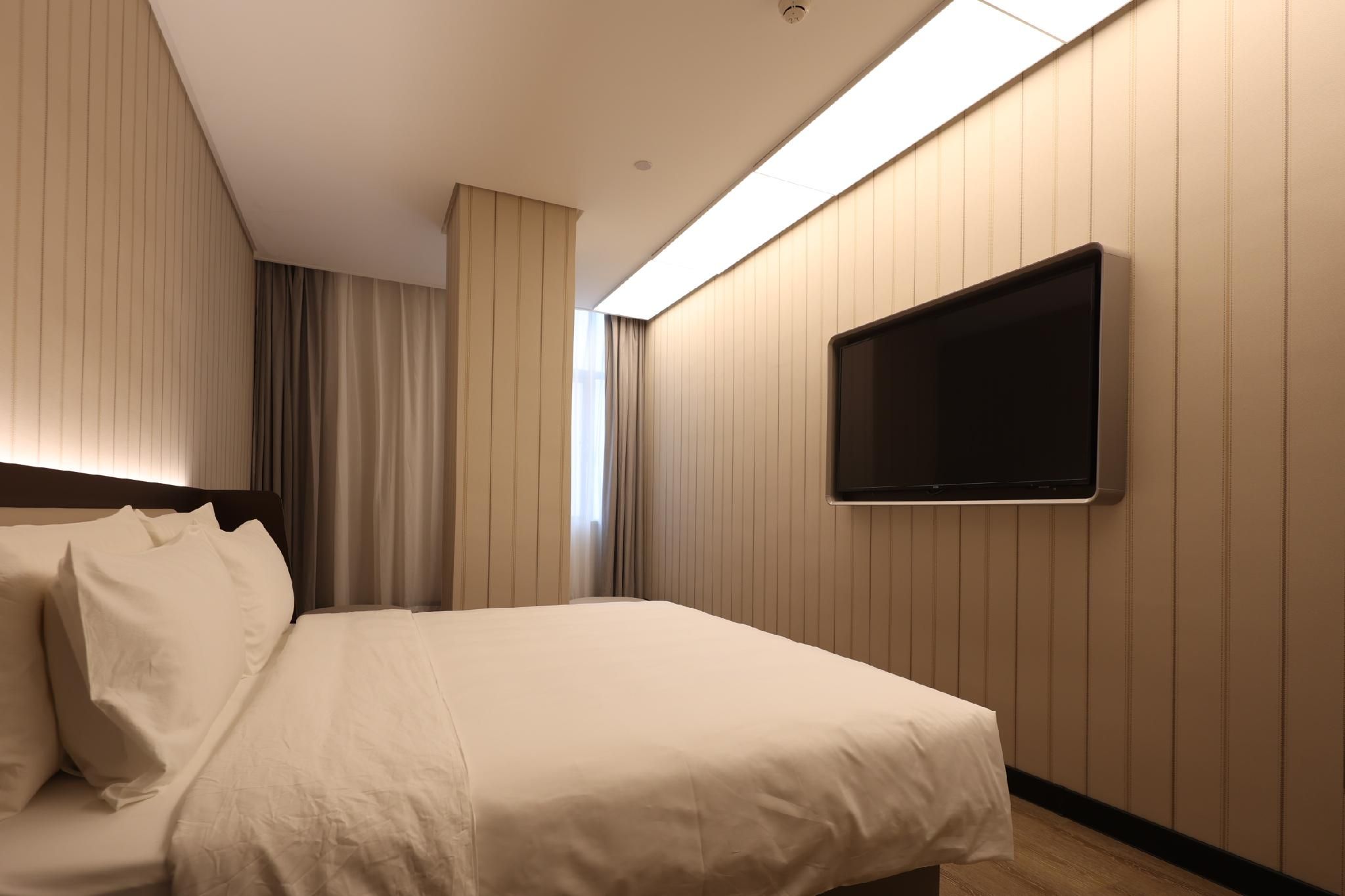 Huazhu - Room With Bed
