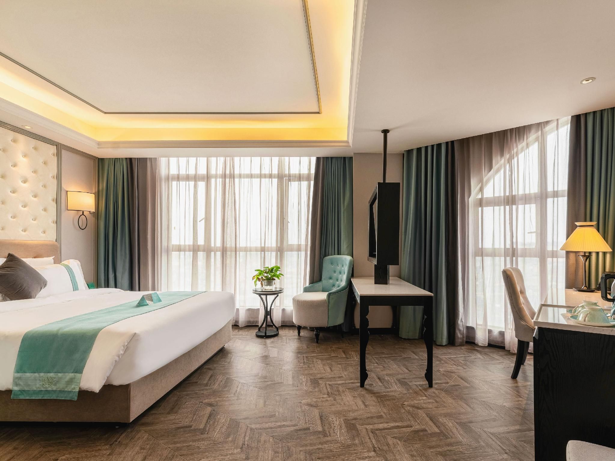 Xana - Bed Room With View