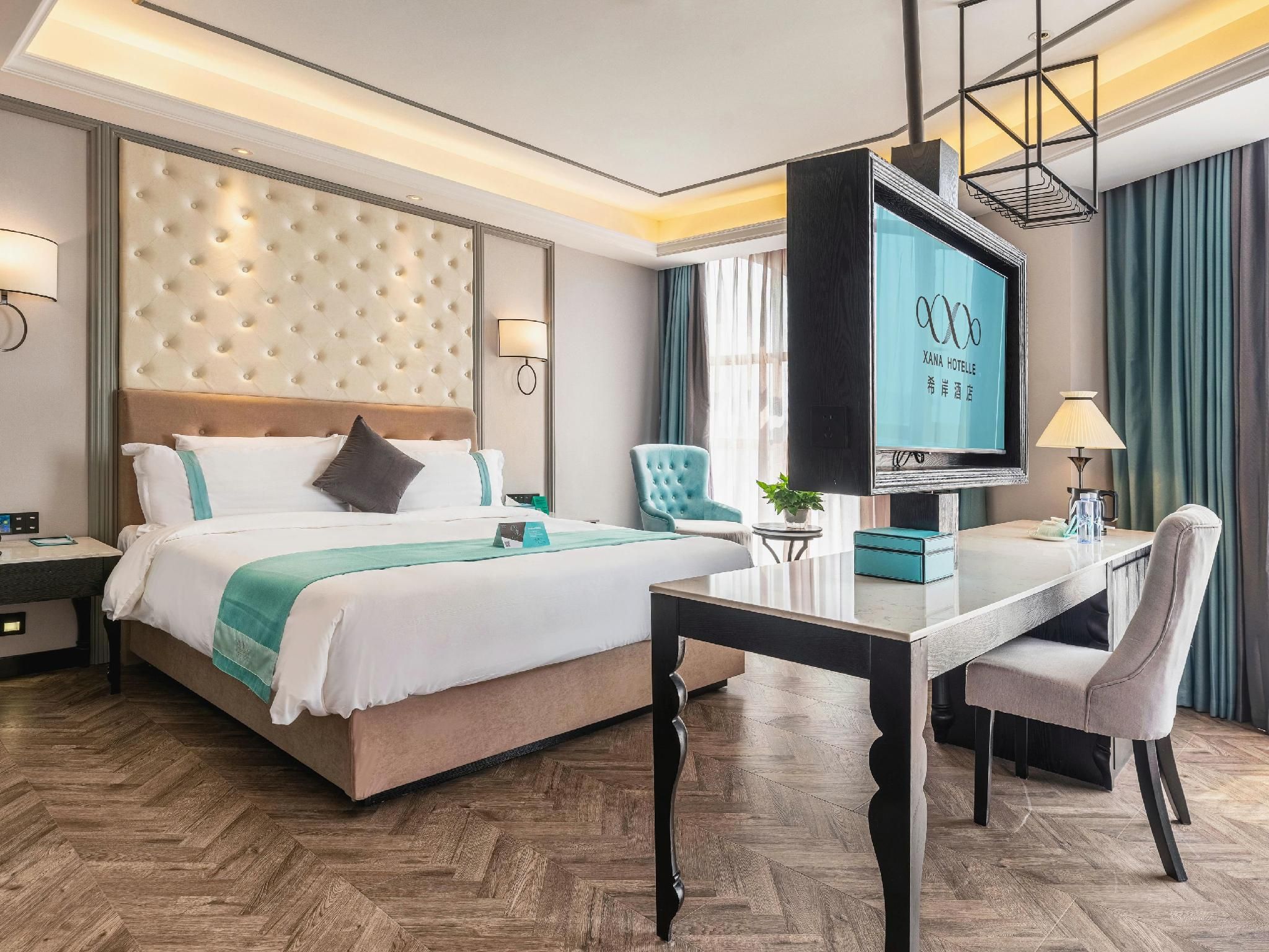 Xana - Bed Room With View