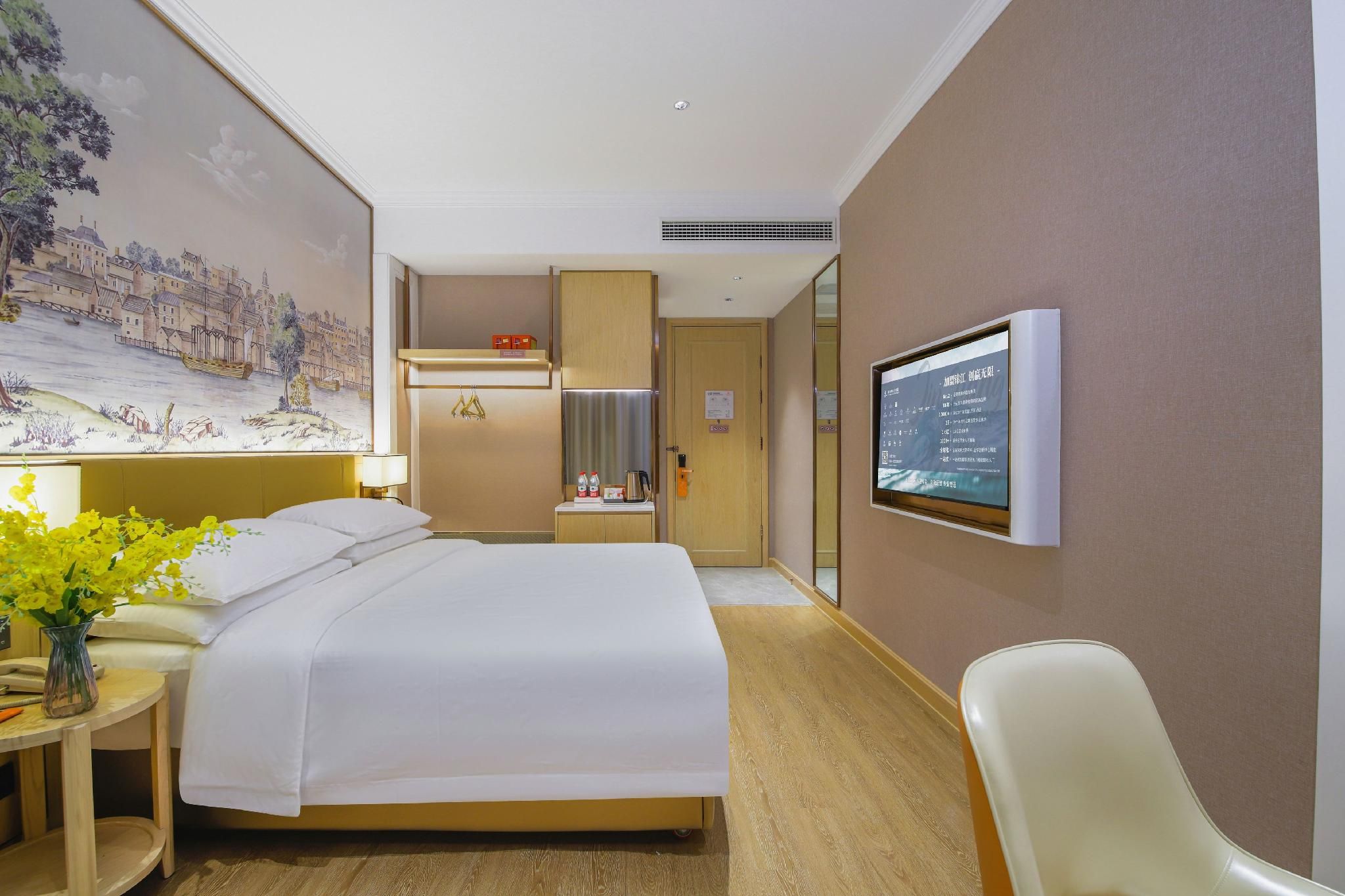 Vienna - Functional Chess Suite Room