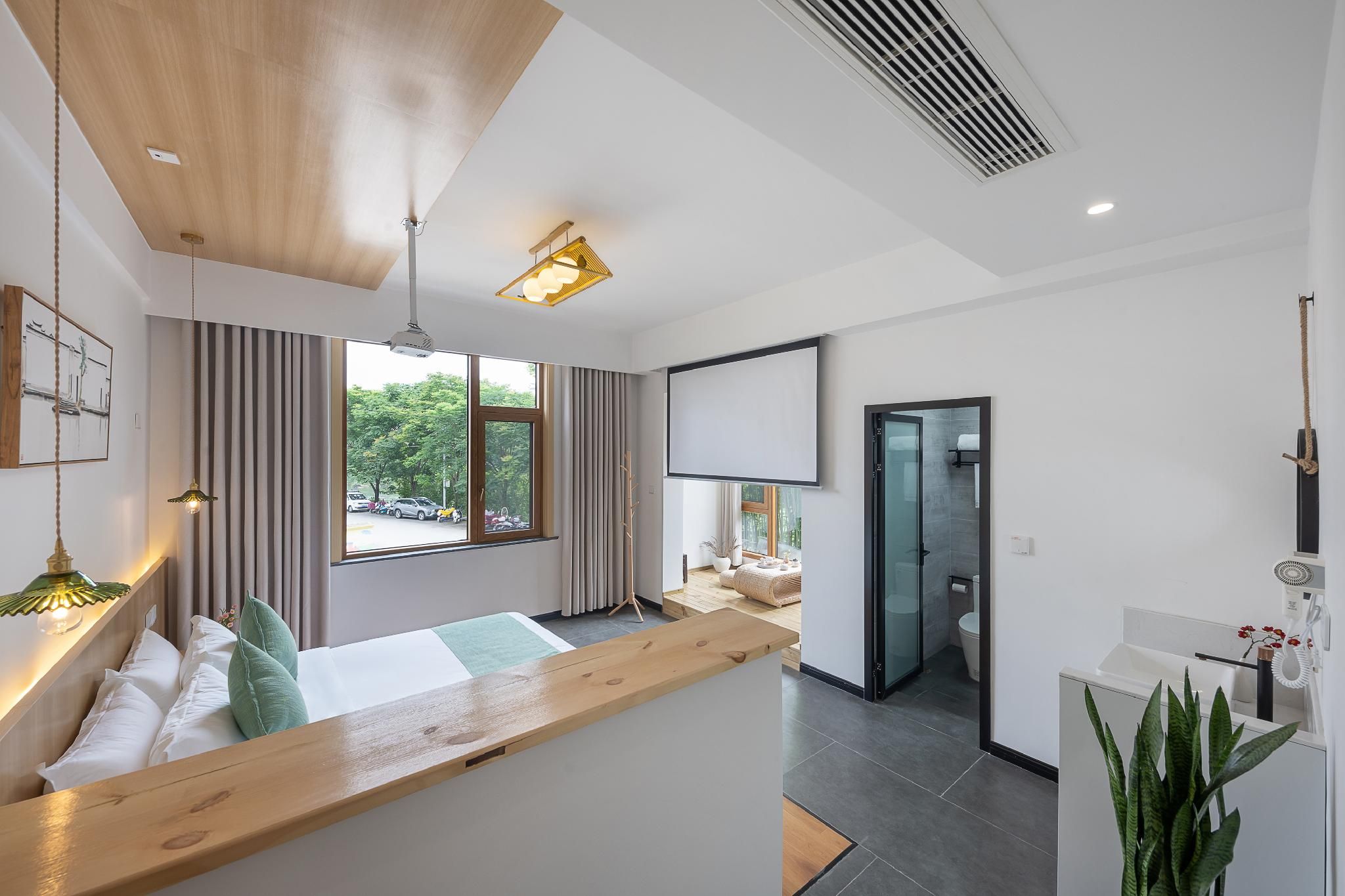 Queen Room with View