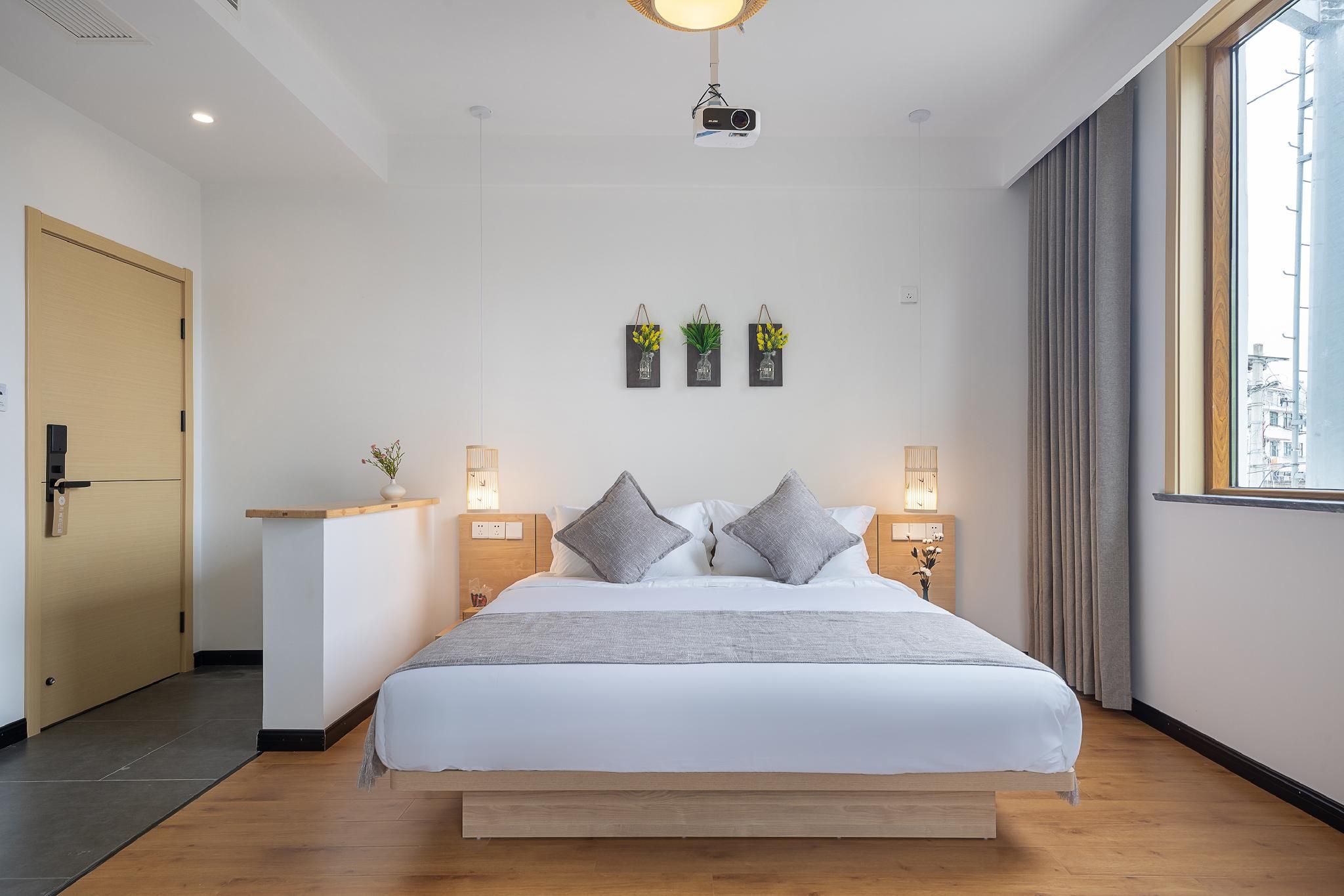 Mountain View King Room