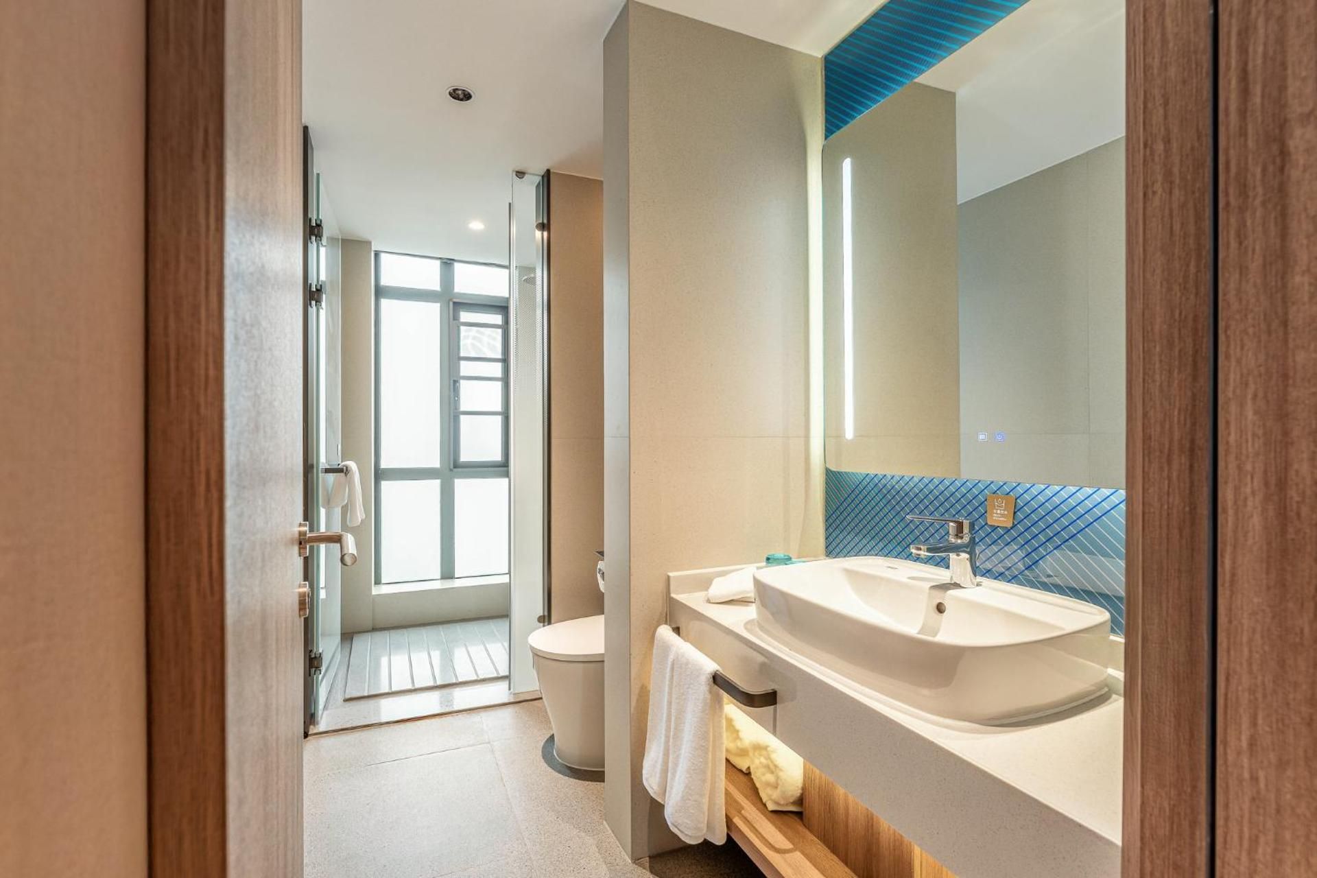 1 King Standard Extra Floor Space