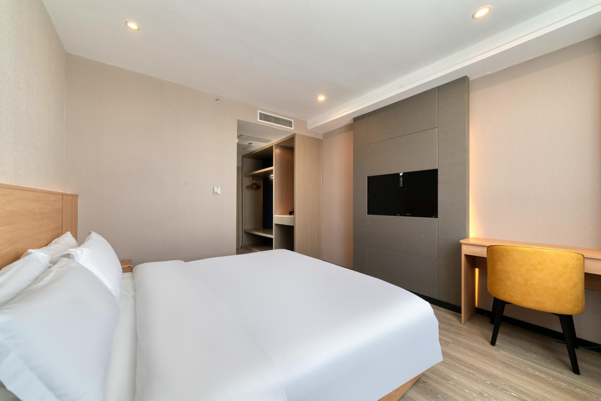 Huazhu - Superior BedRoom