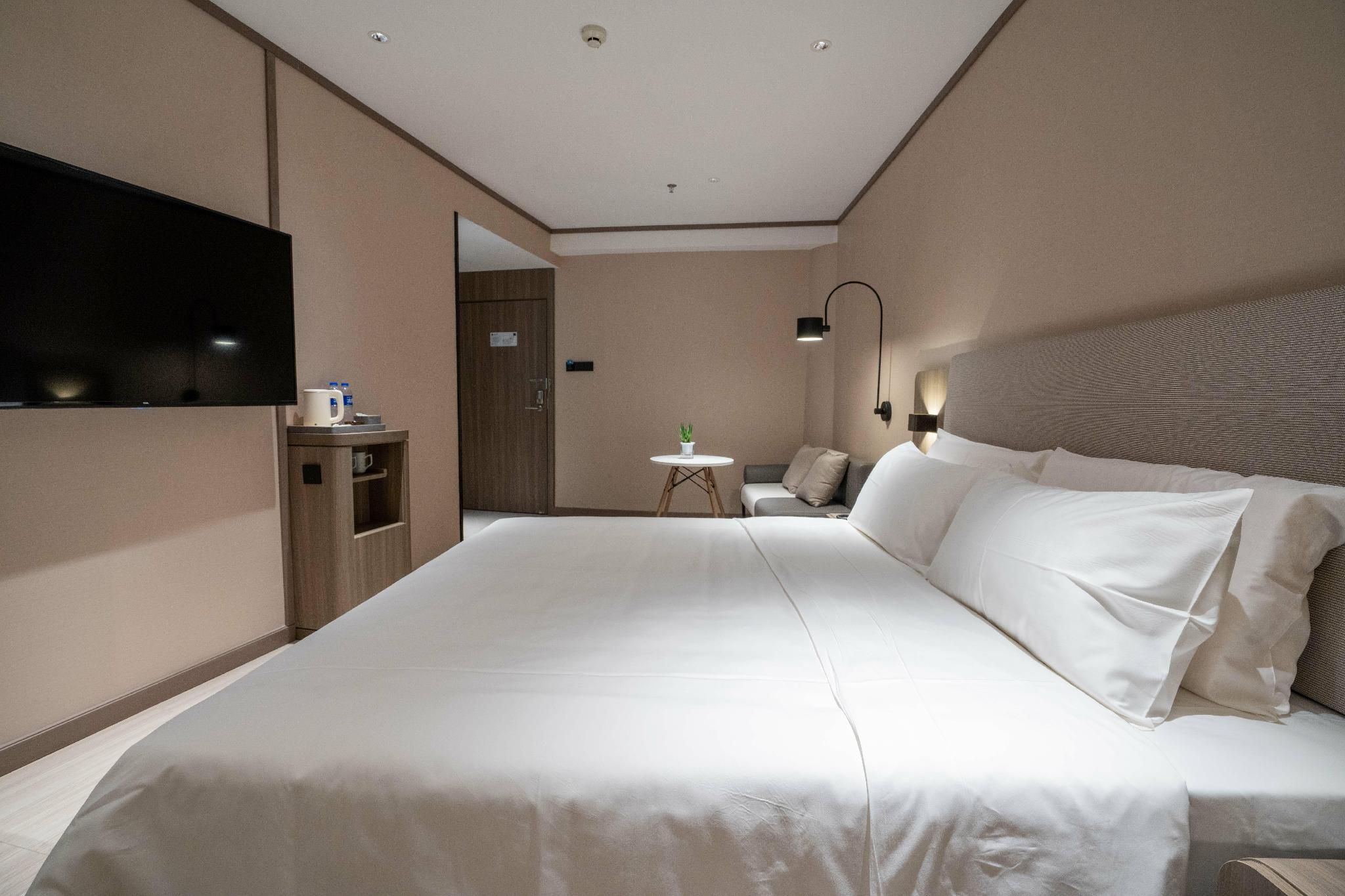 Business Queen Bed Room