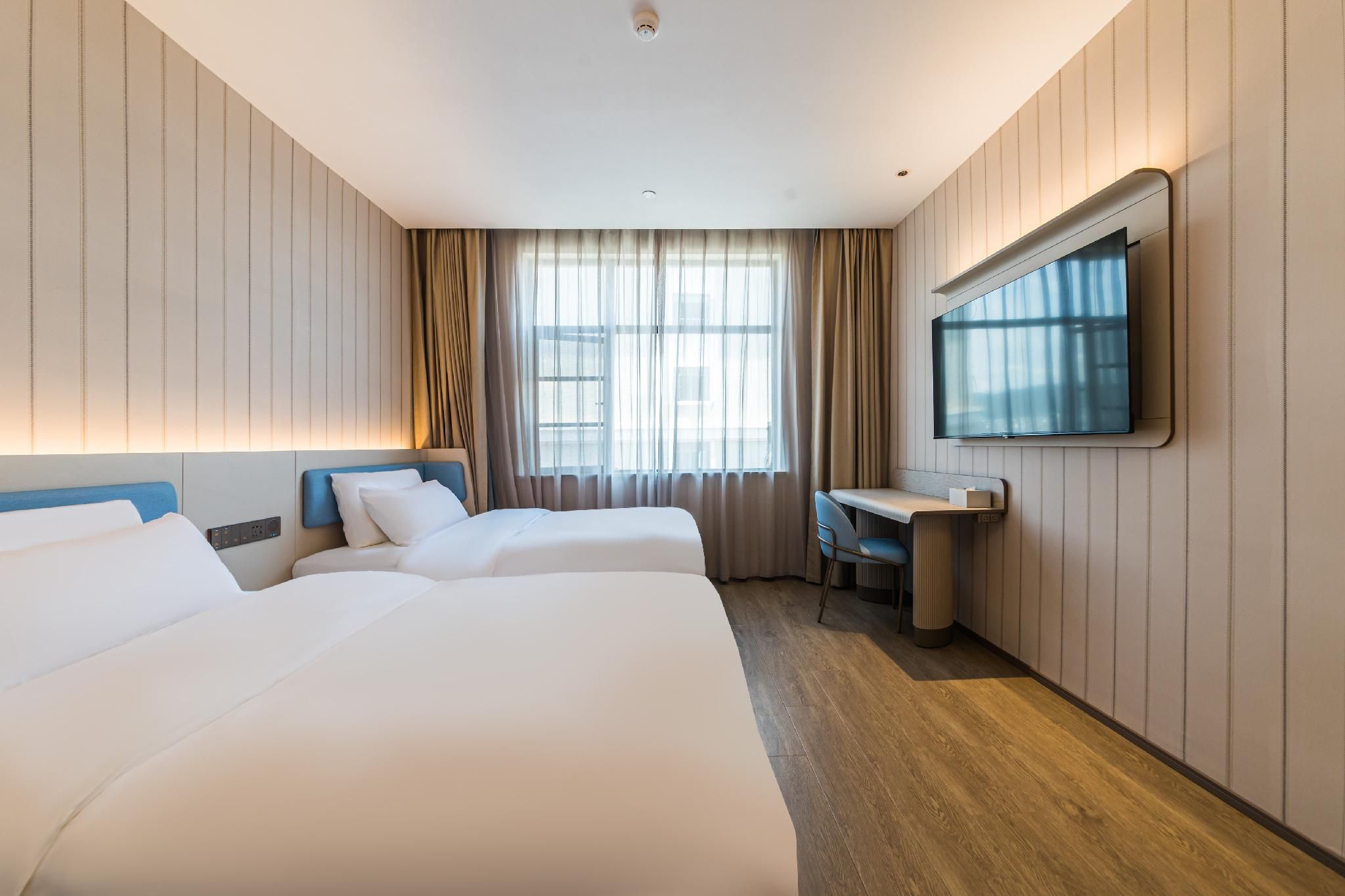 Deluxe Family Room, Guest room