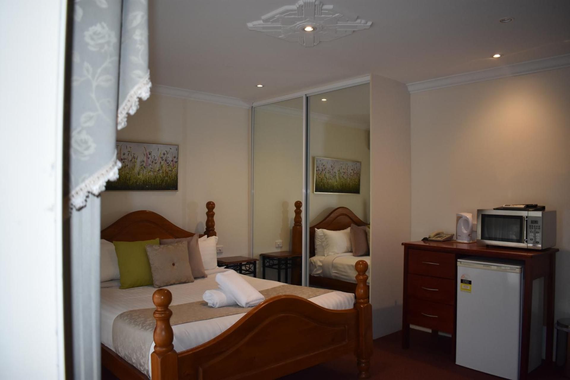 Deluxe Queen Room