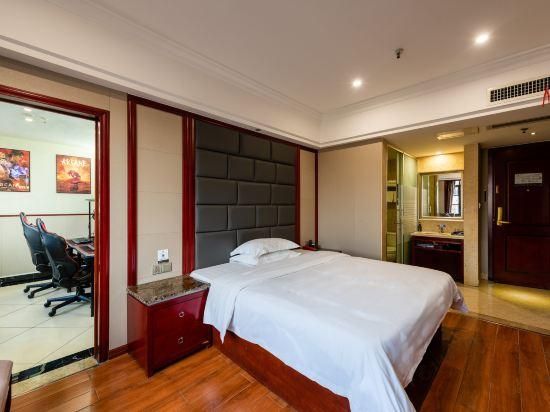 Esports 2 Guests Room