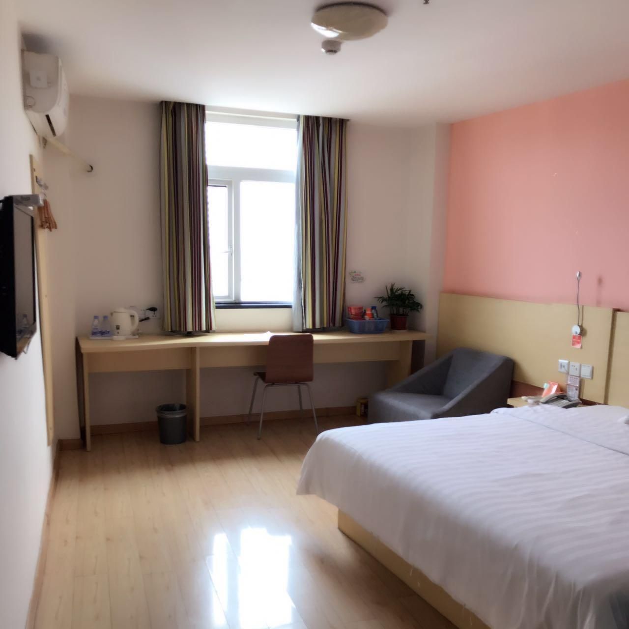 Economy Room