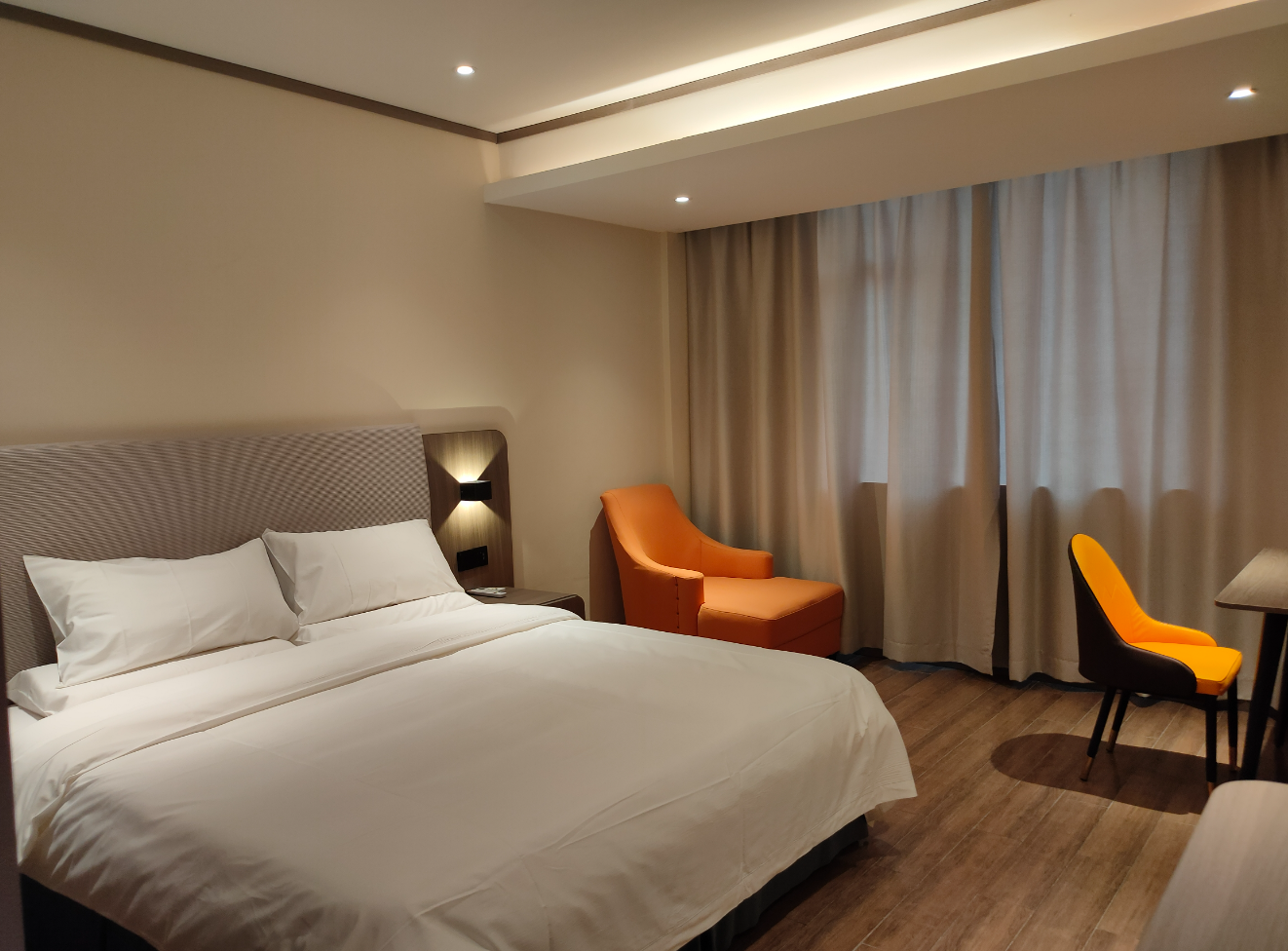 Huazhu - Room With Bed