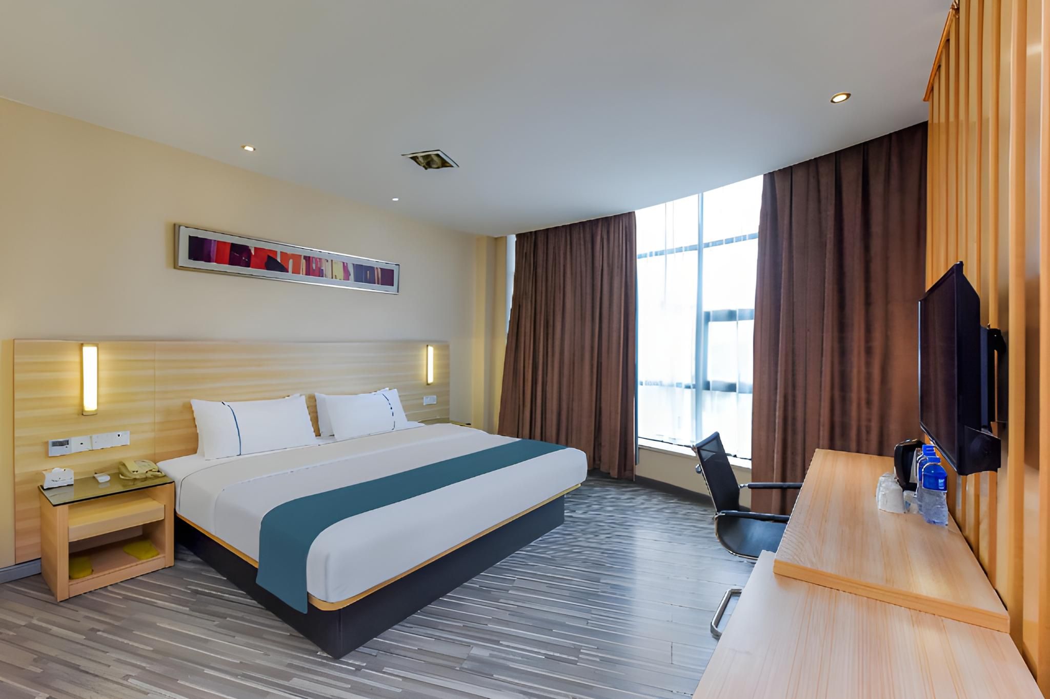 Business Queen Room