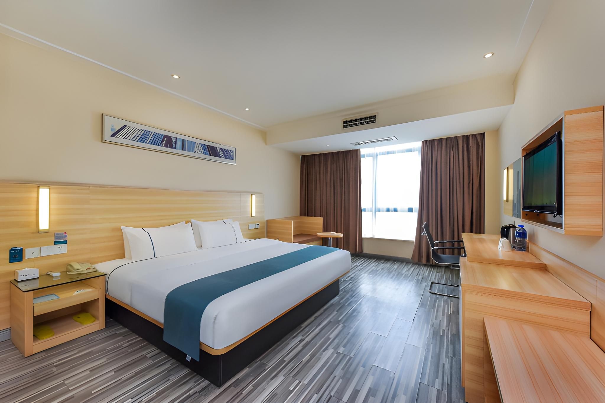 Business Queen Room
