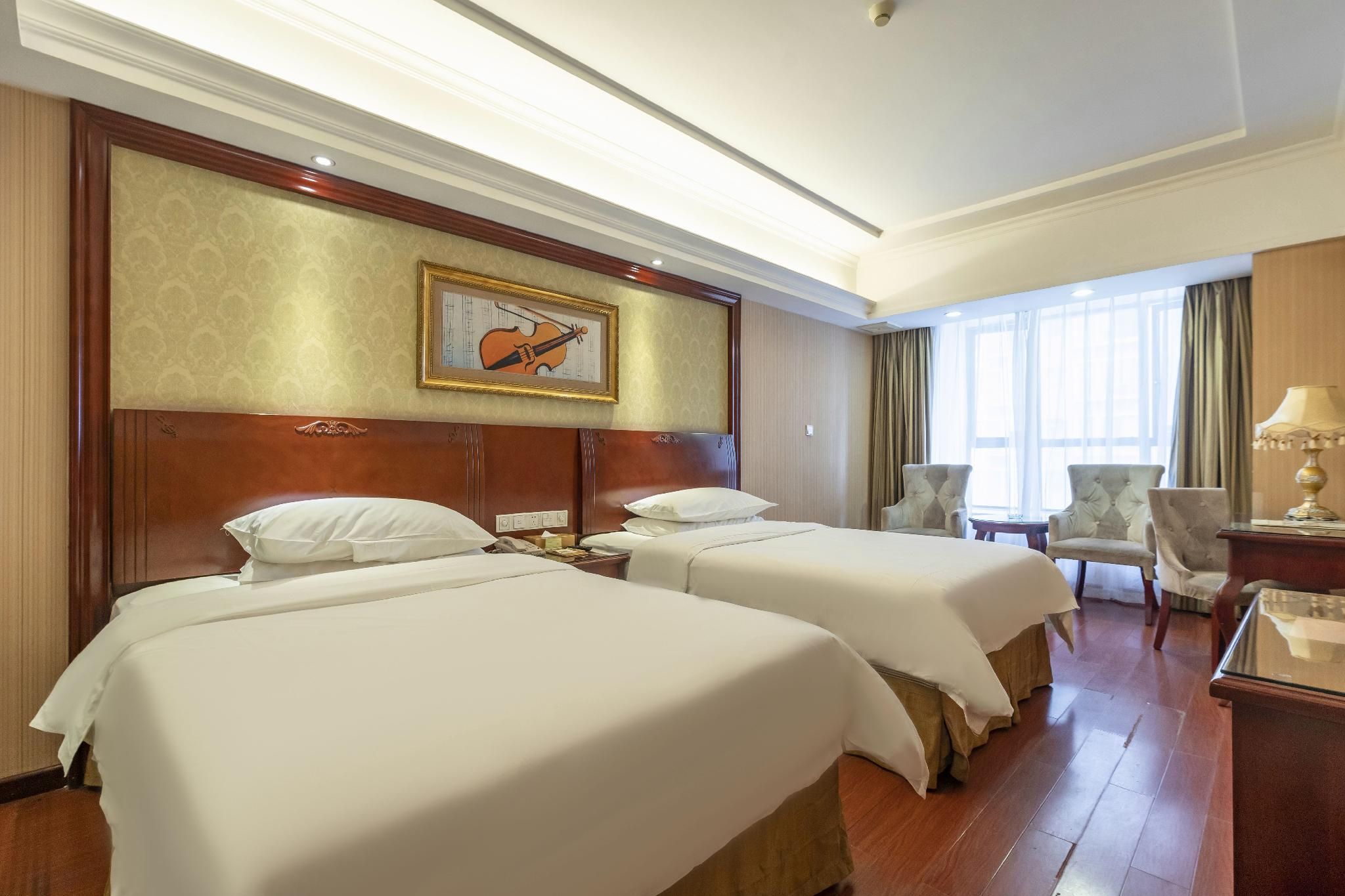 Vienna - Functional Chess Room With Twin Bed