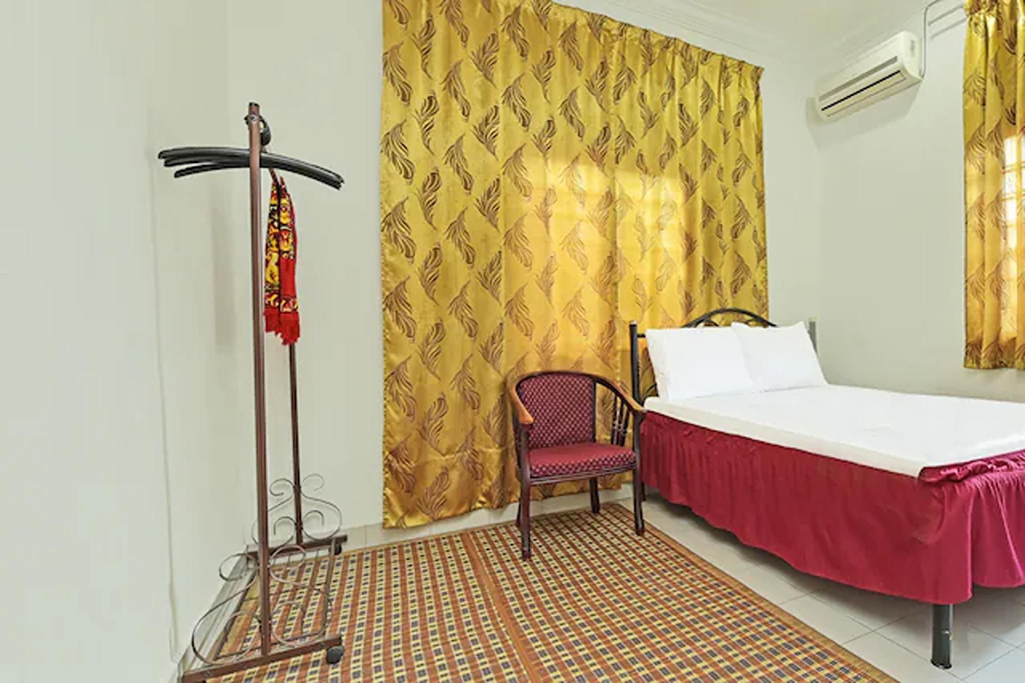 Deluxe Room with Shared Bathroom