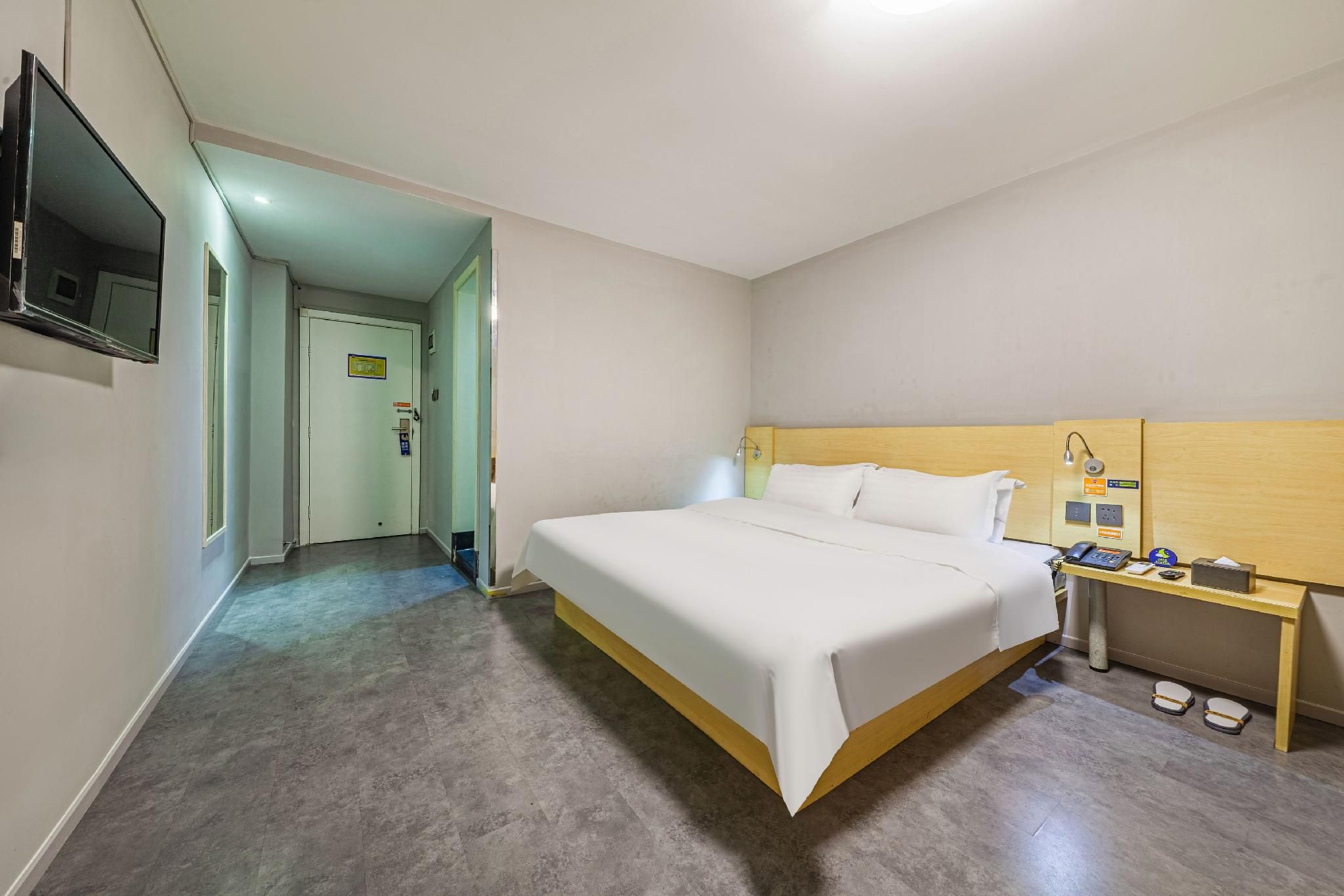 Economy Room