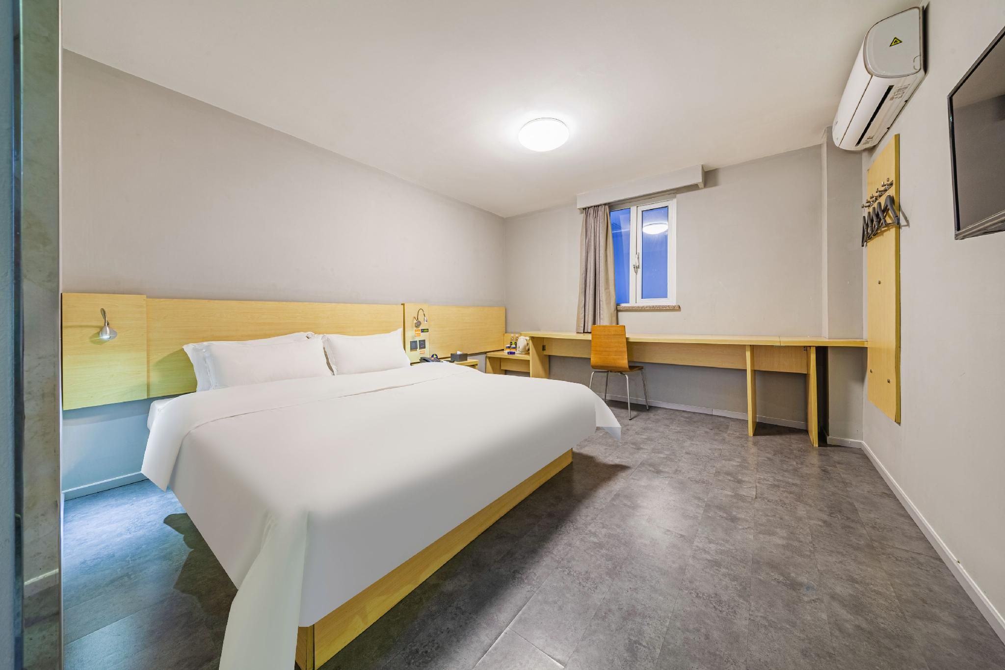 Economy Room