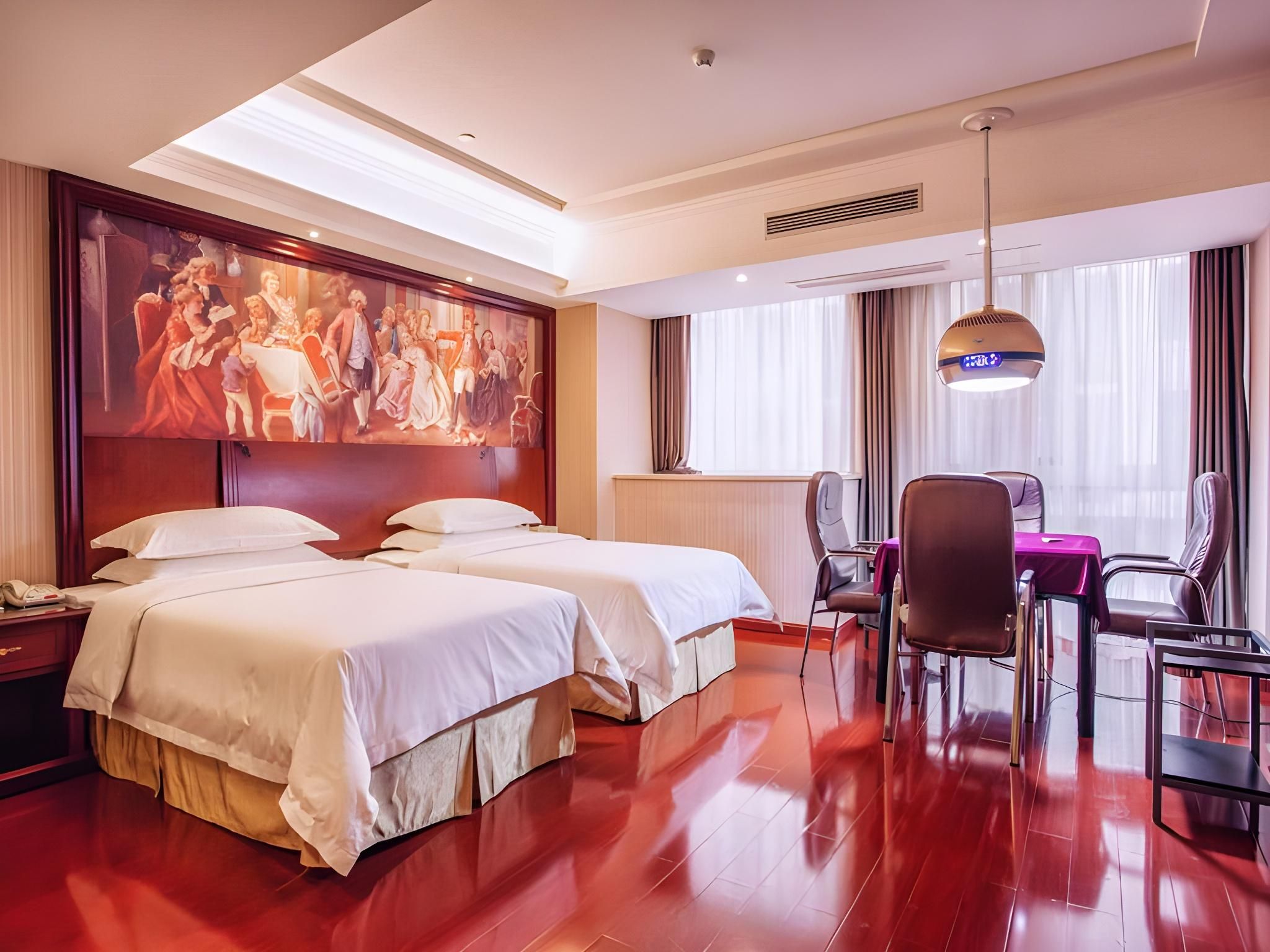 Vienna - Functional Chess Room With Twin Bed