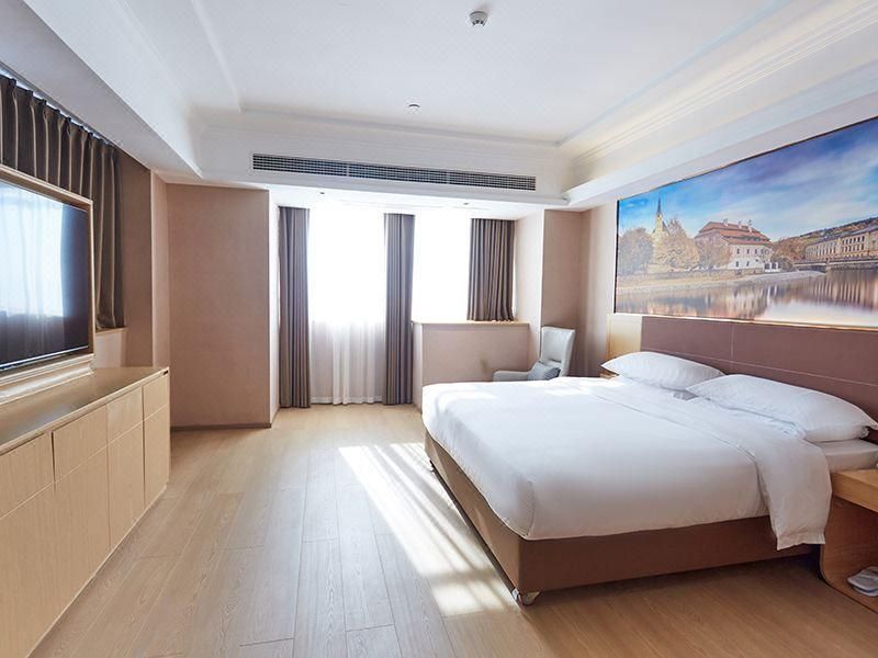 Vienna - Functional Chess Suite Room