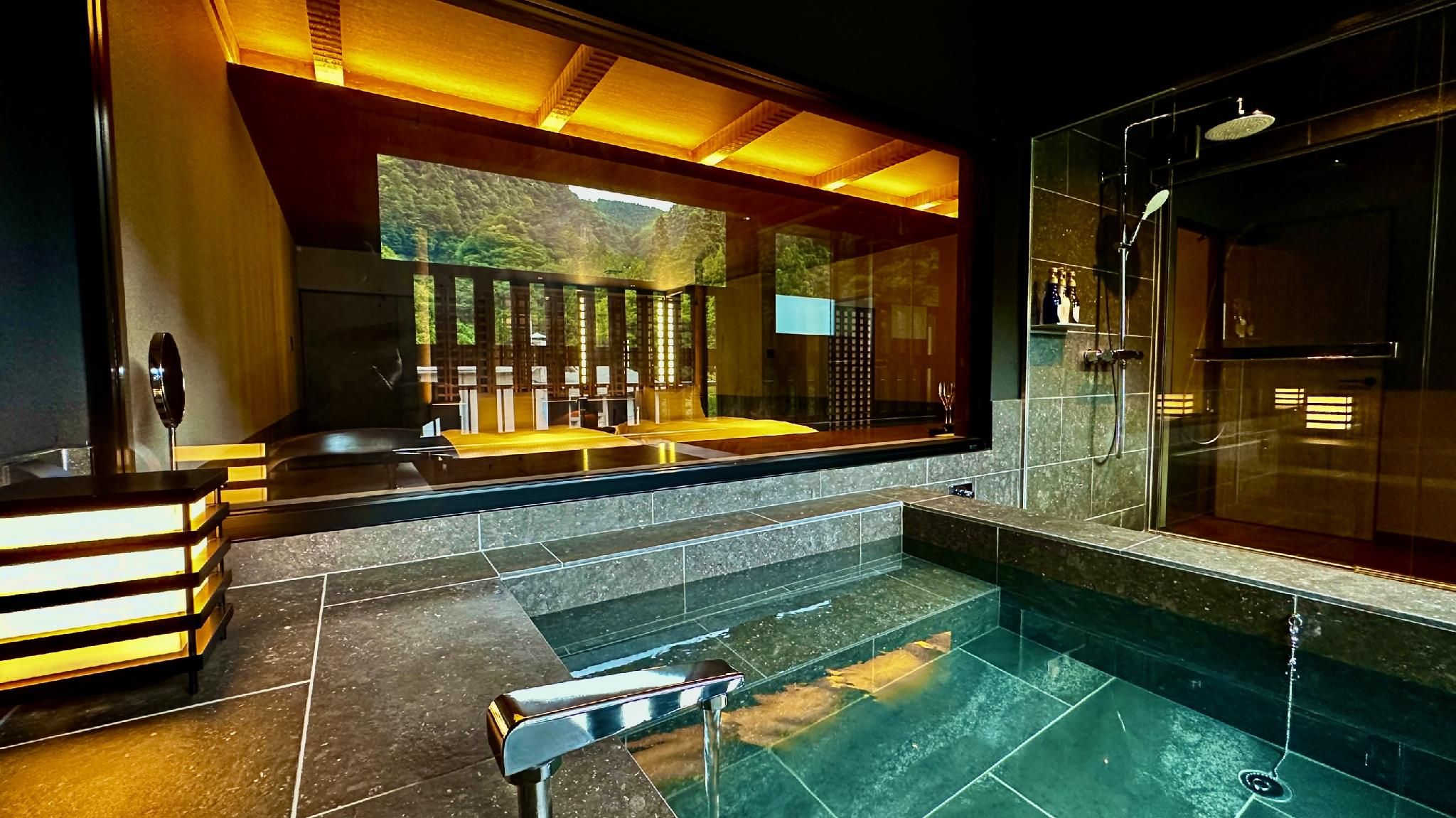 Luxury Suite with Open-Air Bath