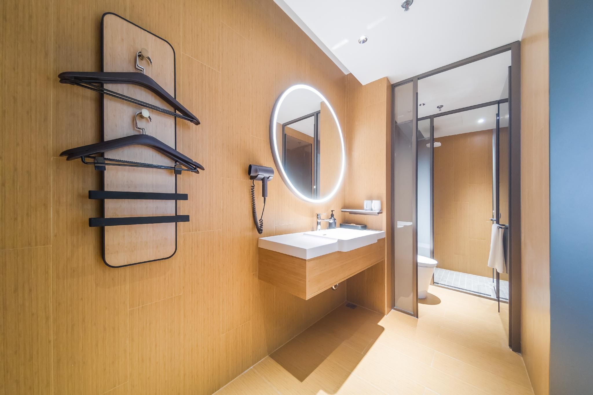 Huazhu - Room With Bed