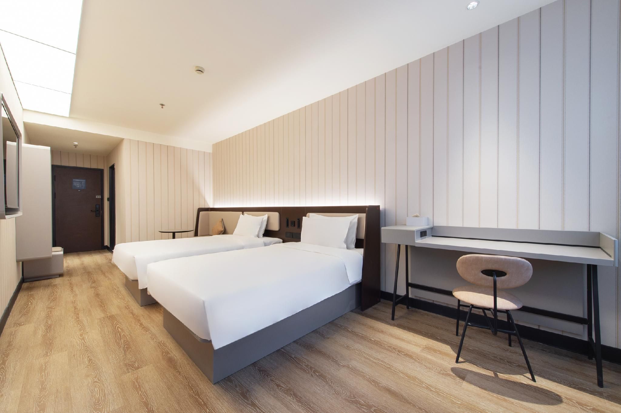 Twin Business Room