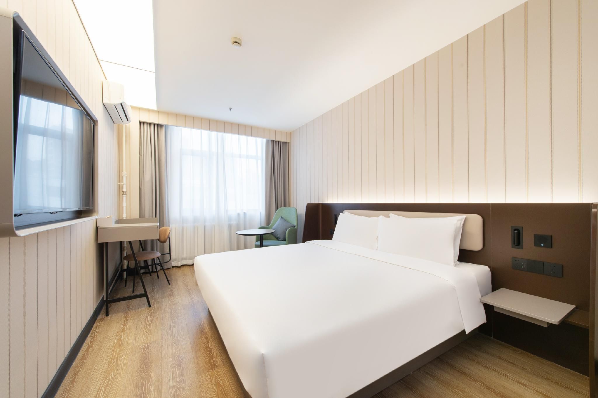 Business Queen Bed Room