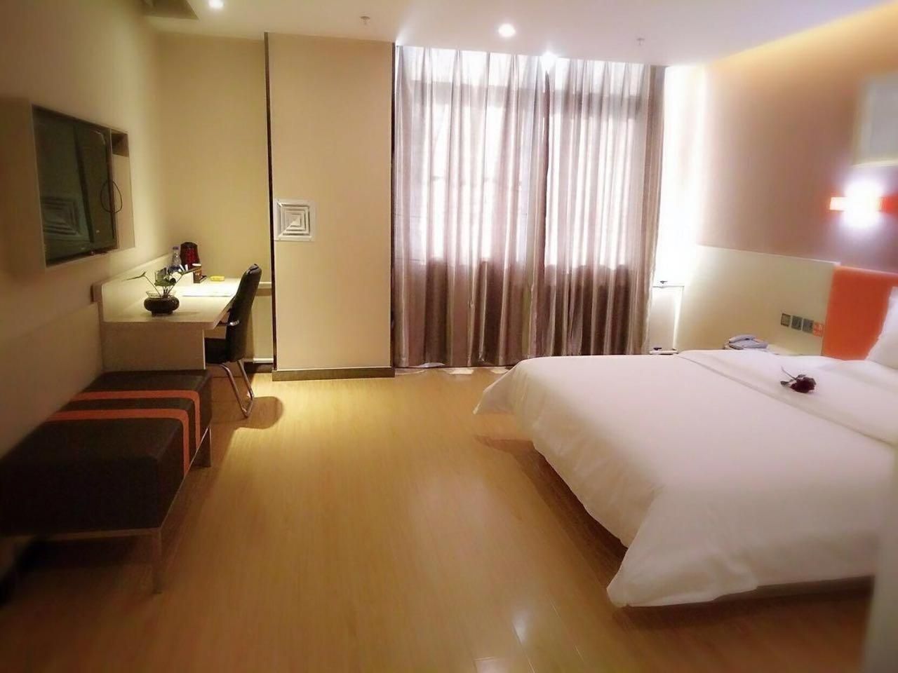Premium Queen Room