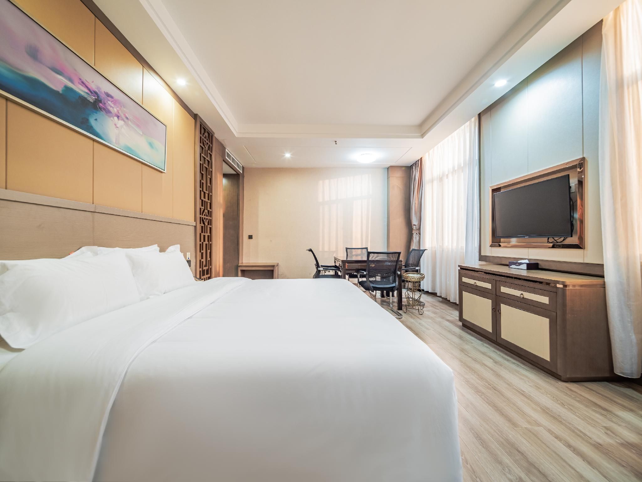 Business Queen Bed Room