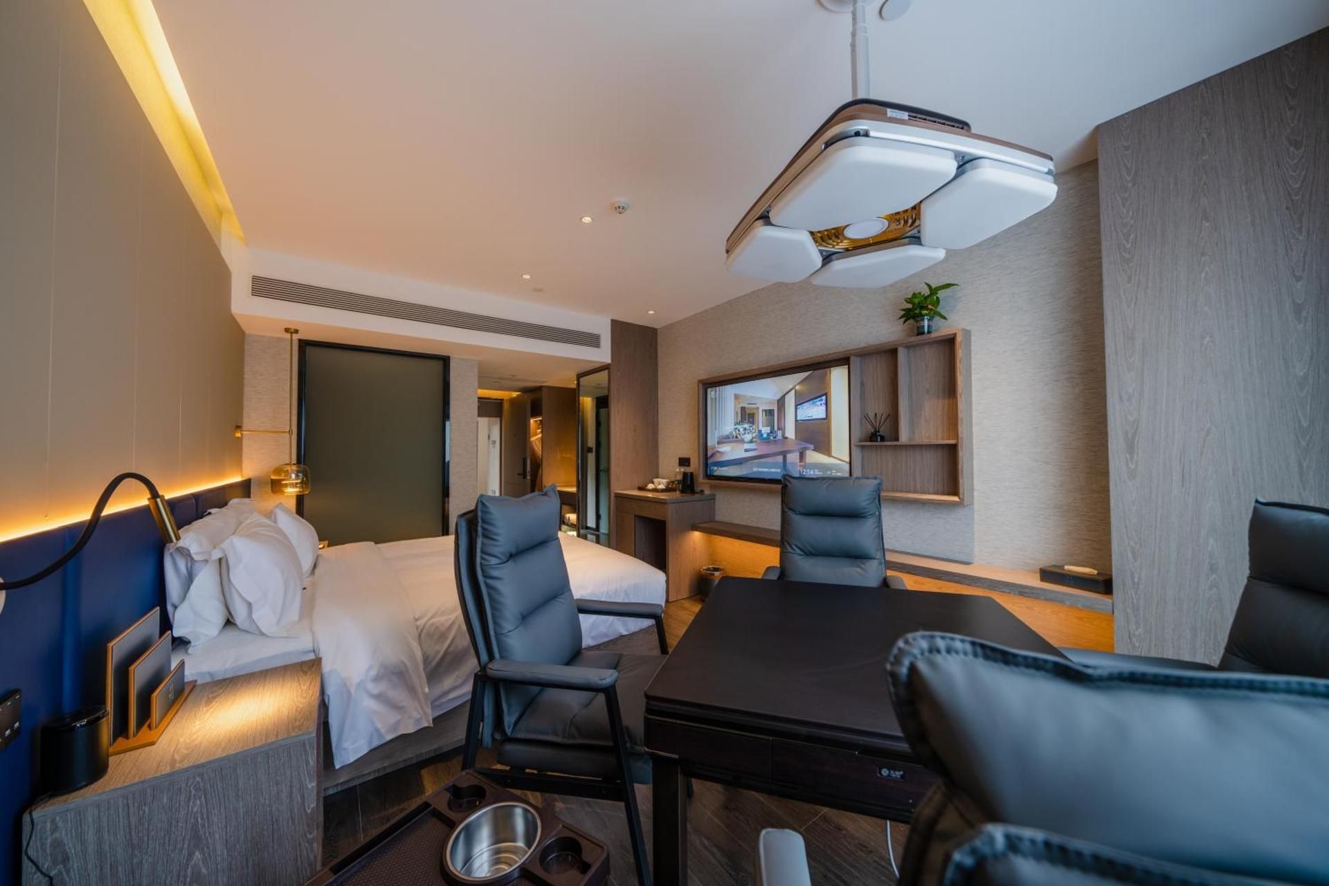 Double Room with Mah-jongg