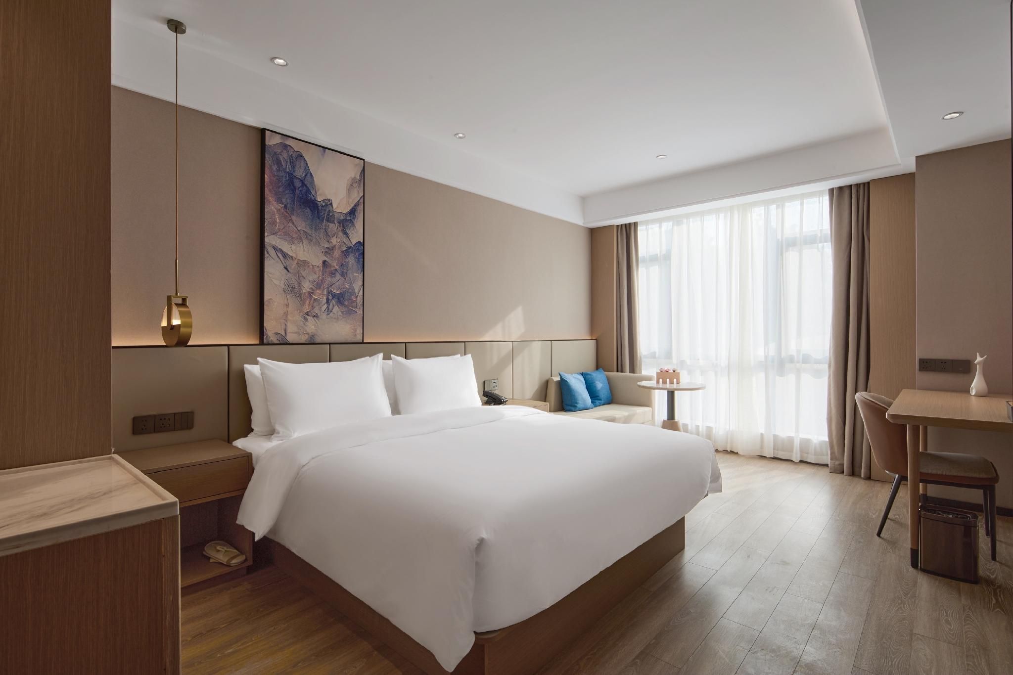 Queen Superior Room