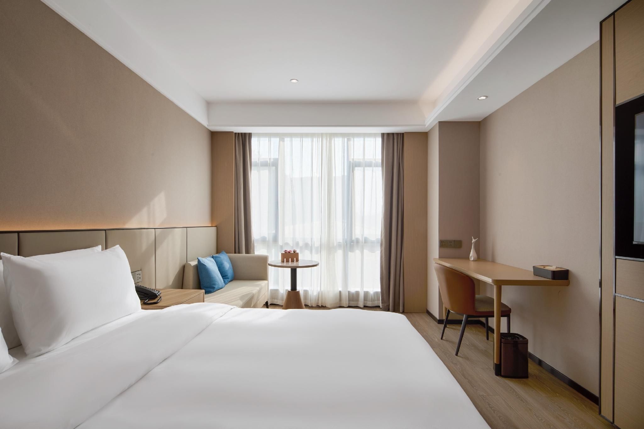 Queen Superior Room