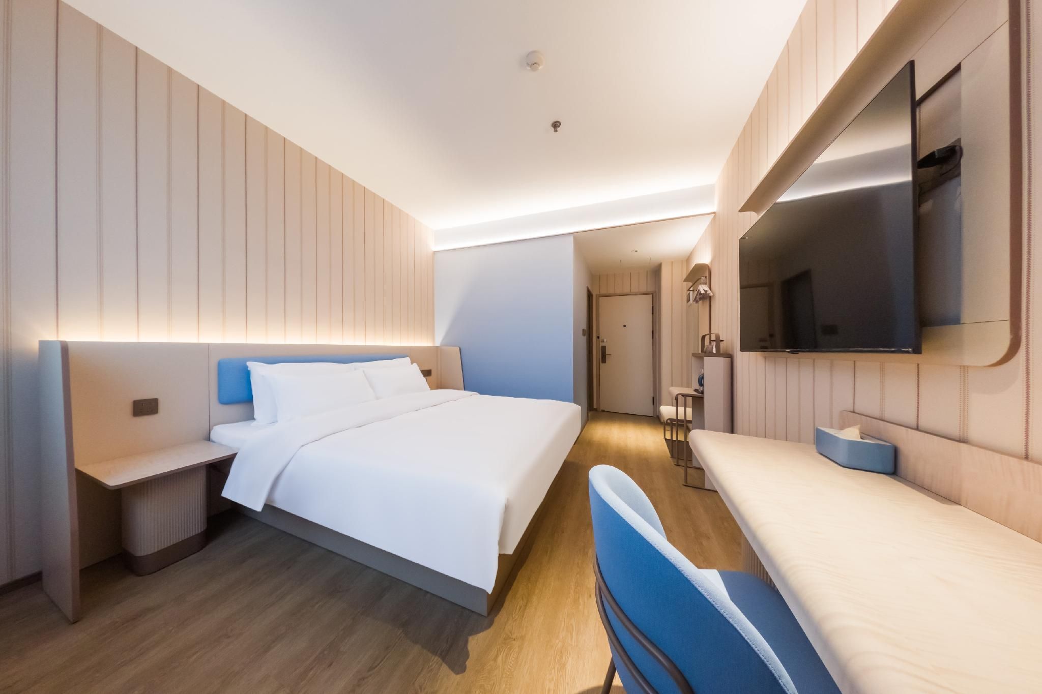 Business Queen Bed Room